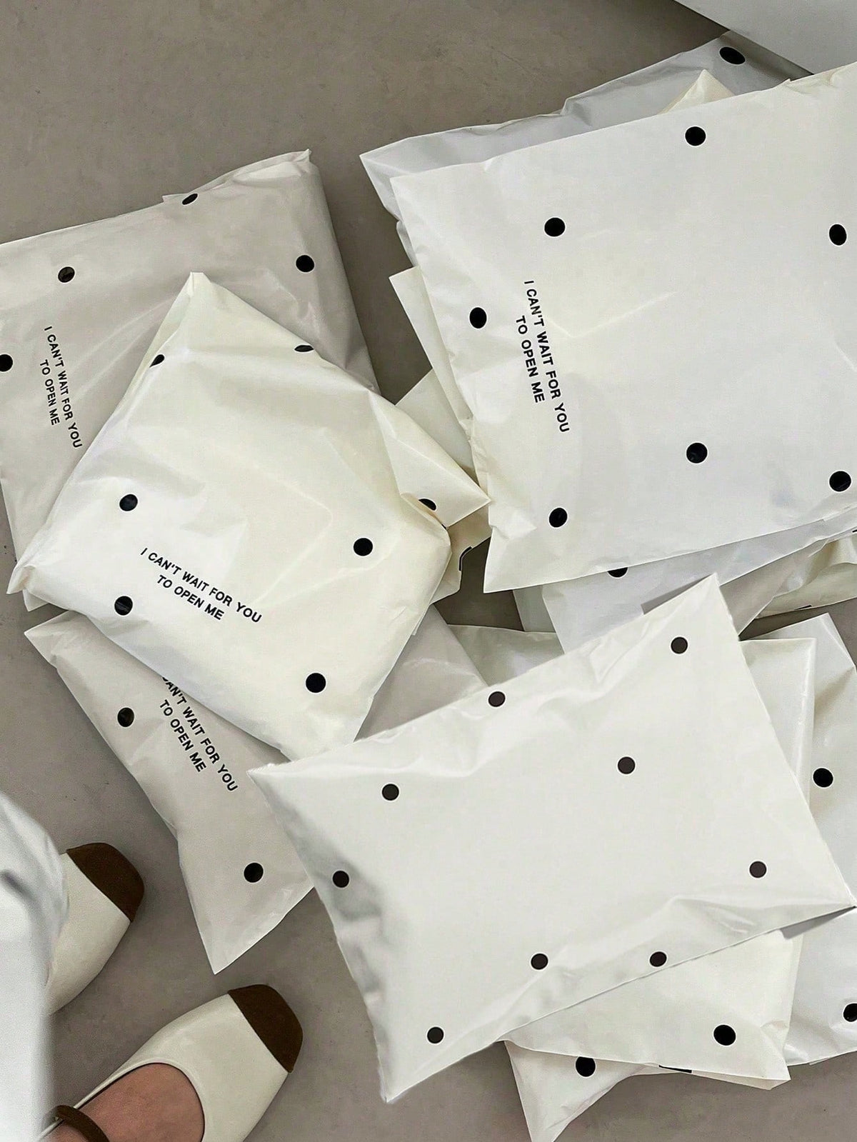 20pcs Off-White Polka Dot Courier Bags, Suitable For Back To School, Graduation, Wedding, Birthday Team Gifts, Thickened Storage Plastic Bags, Mailer Boxes, Clothing Bags, Applicable For Back To Schoo