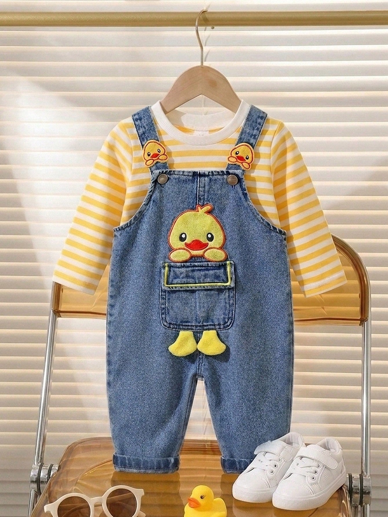 2pcs/Set Baby Boy Spring/Autumn Yellow & Blue Colorblock Cute Playful Style Striped Long Sleeve T-Shirt With Cartoon Duck Embroidery Denim Overalls Set, Loose Comfortable Fit, Suitable For Daily