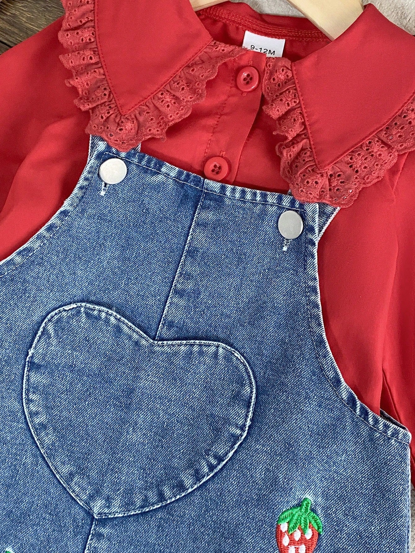 2pcs/Set Baby Girl Casual Cute Turn-Down Collar Long Sleeve Shirt And Strawberry Embroidery Decorated Overalls Set, Suitable For Spring And Autumn, Daily Wear Cute Casual Outfit