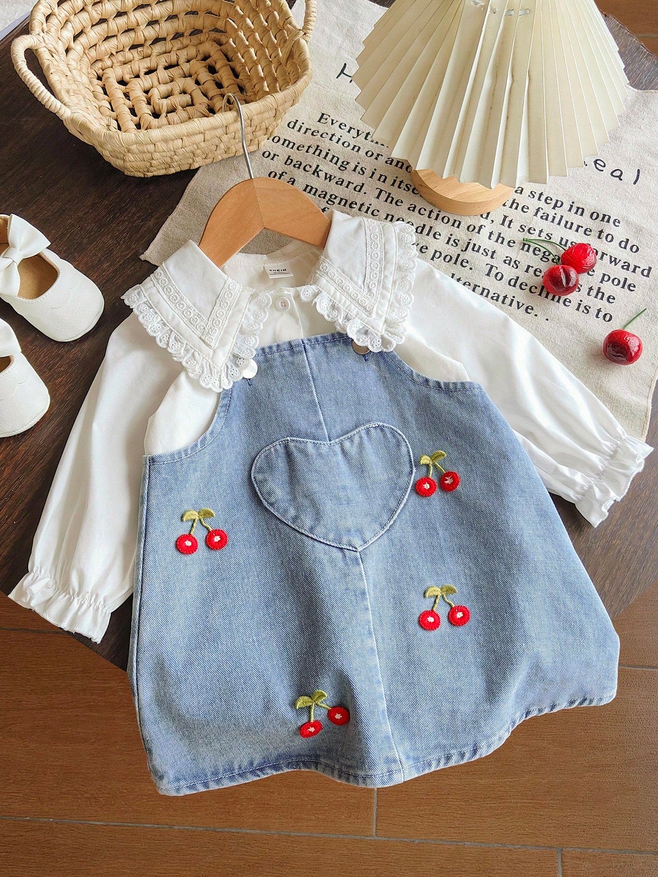2pcs/Set Baby Girl Casual Cute Turn-Down Collar Long Sleeve Shirt And Strawberry Embroidery Decorated Overalls Set, Suitable For Spring And Autumn, Daily Wear Cute Casual Outfit