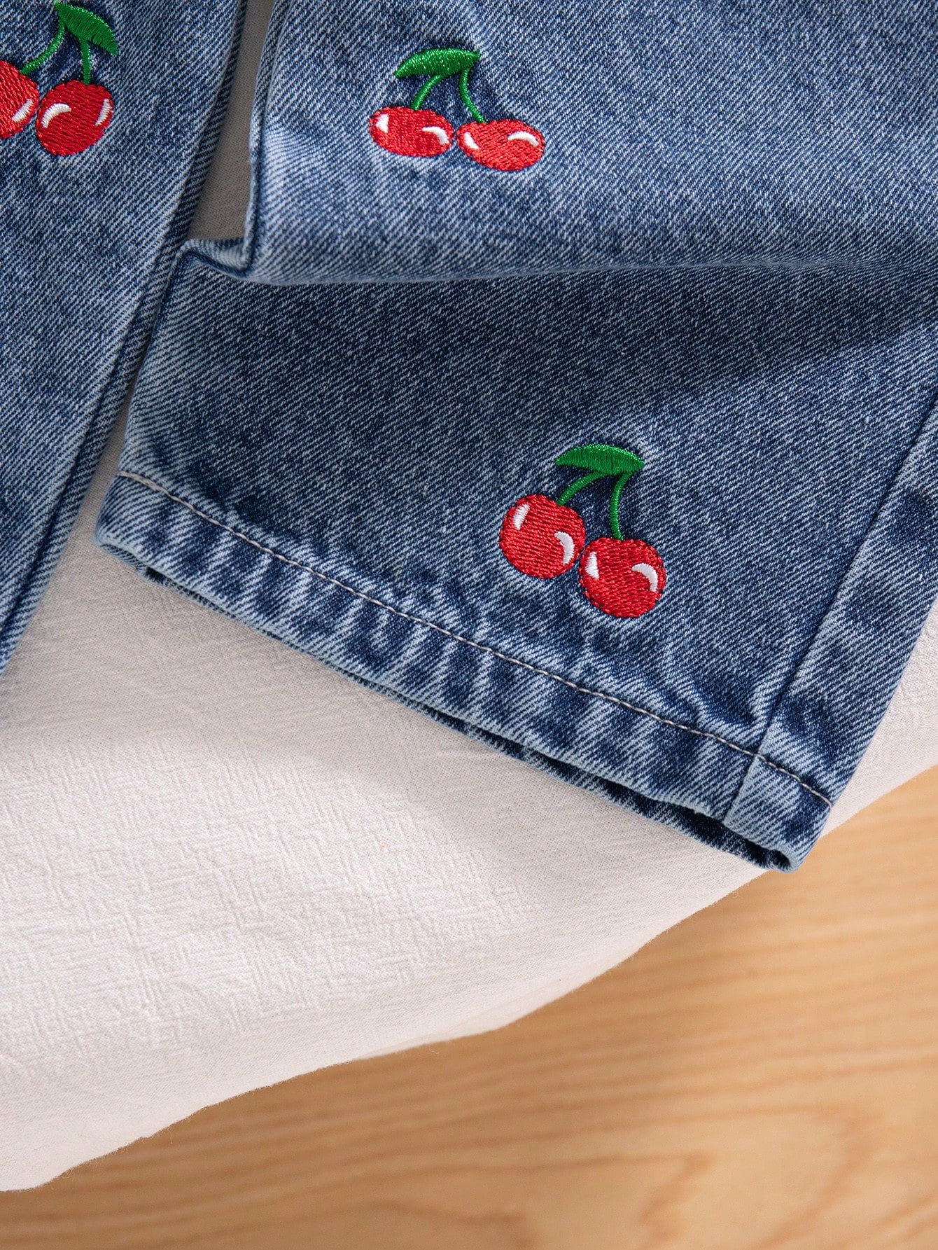 2pcs/Set Baby Girl Summer New Sweet Cute Cherry Embroidered Knit Textured Fabric Cuff/Hem Patchwork White Long Sleeve Top & Denim Long Pants With Front Cherry Embroidery, Simple Versatile Red Vi