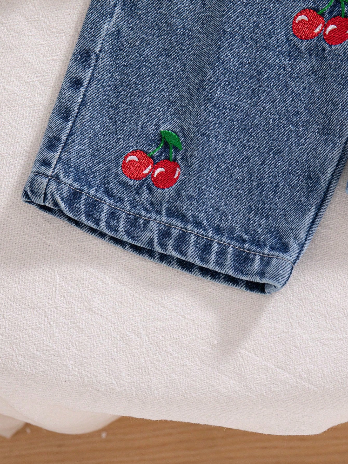 2pcs/Set Baby Girl Summer New Sweet Cute Cherry Embroidered Knit Textured Fabric Cuff/Hem Patchwork White Long Sleeve Top & Denim Long Pants With Front Cherry Embroidery, Simple Versatile Red Vi