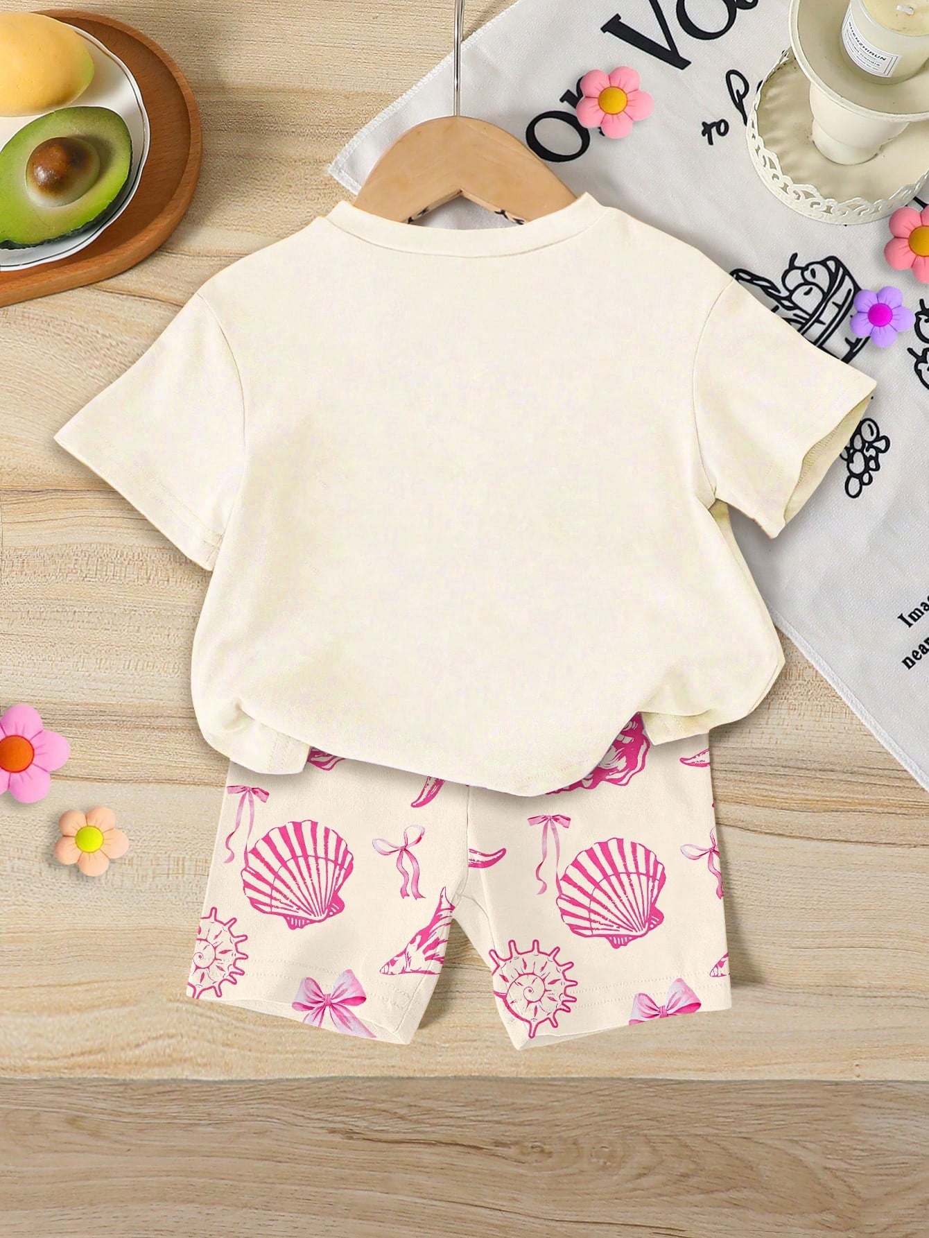 2pcs/Set Cute Baby Girls Beige Summer Outfit,Ocean Creature Shell Bow Print Round Neck T-Shirt And Fitted Bike Shorts,Vacation Holiday Beach Set