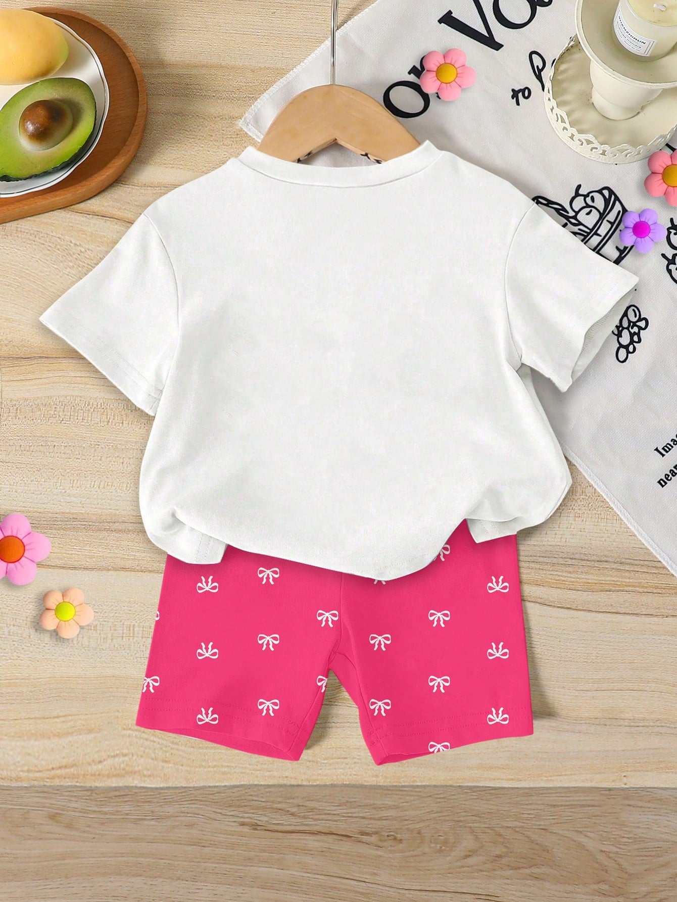 2pcs/Set Cute Baby Girls Beige Summer Outfit,Ocean Creature Shell Bow Print Round Neck T-Shirt And Fitted Bike Shorts,Vacation Holiday Beach Set