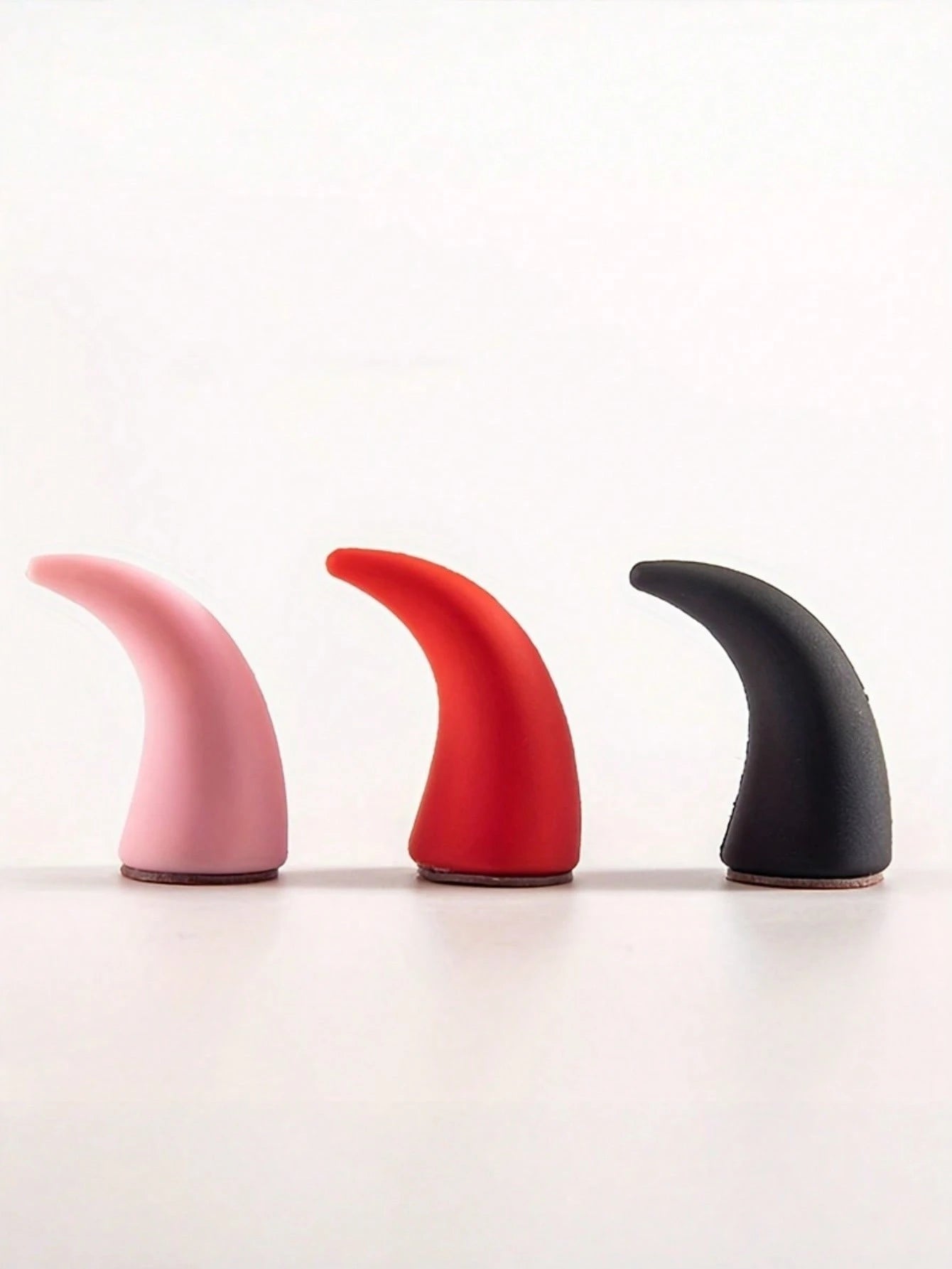 3 Pairs Mini ABS Plastic Adhesive Cute Creative Devil Horn Car Sticker Decoration Random Color For Dashboard Air Vent Vehicle Interior Auto Accessories Fun Novelty Gift For Car Owners