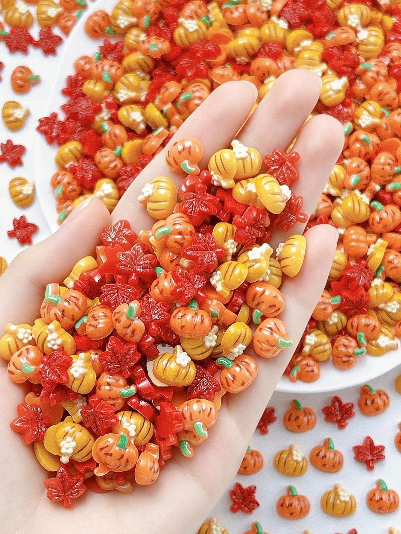 30Pcs Random Mixed ABS Fall Thanksgiving Halloween Pumpkin Maple Leaf Resin Charms, Mini 3D Cute Cartoon Flat Diamond For Nail Art, DIY Crafts, Jewelry Making, Scrapbooking & Holiday Decor