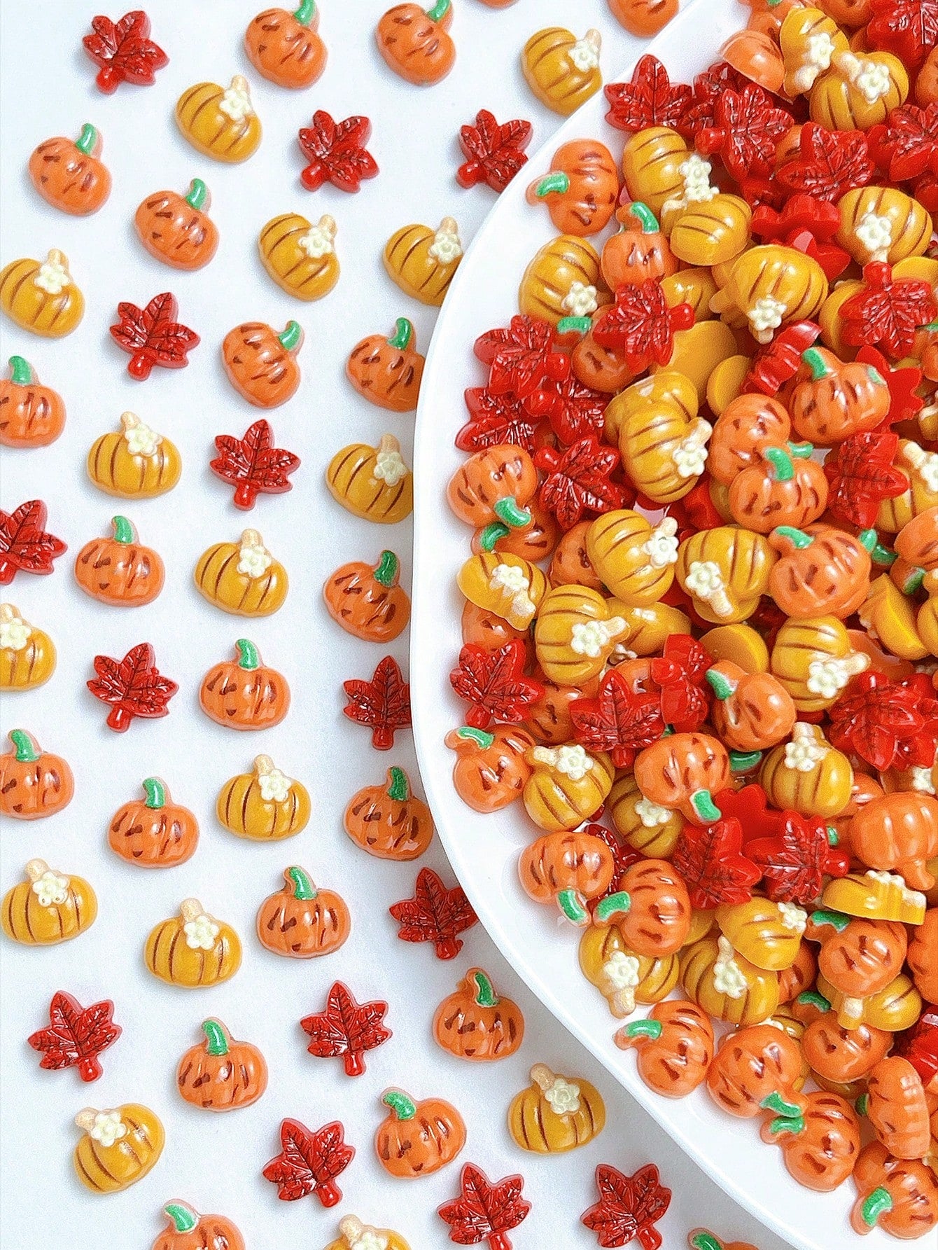 30Pcs Random Mixed ABS Fall Thanksgiving Halloween Pumpkin Maple Leaf Resin Charms, Mini 3D Cute Cartoon Flat Diamond For Nail Art, DIY Crafts, Jewelry Making, Scrapbooking & Holiday Decor