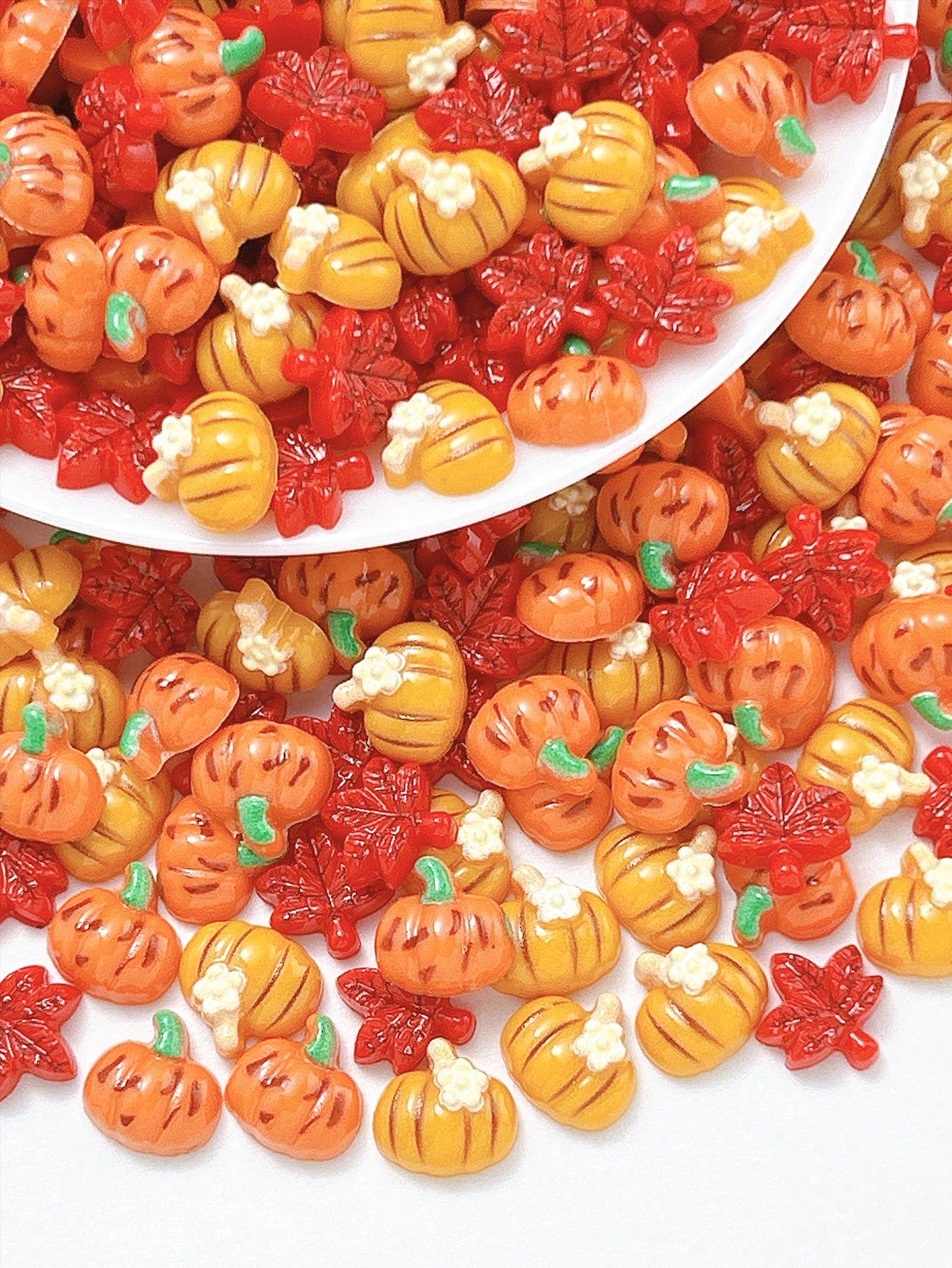 30Pcs Random Mixed ABS Fall Thanksgiving Halloween Pumpkin Maple Leaf Resin Charms, Mini 3D Cute Cartoon Flat Diamond For Nail Art, DIY Crafts, Jewelry Making, Scrapbooking & Holiday Decor
