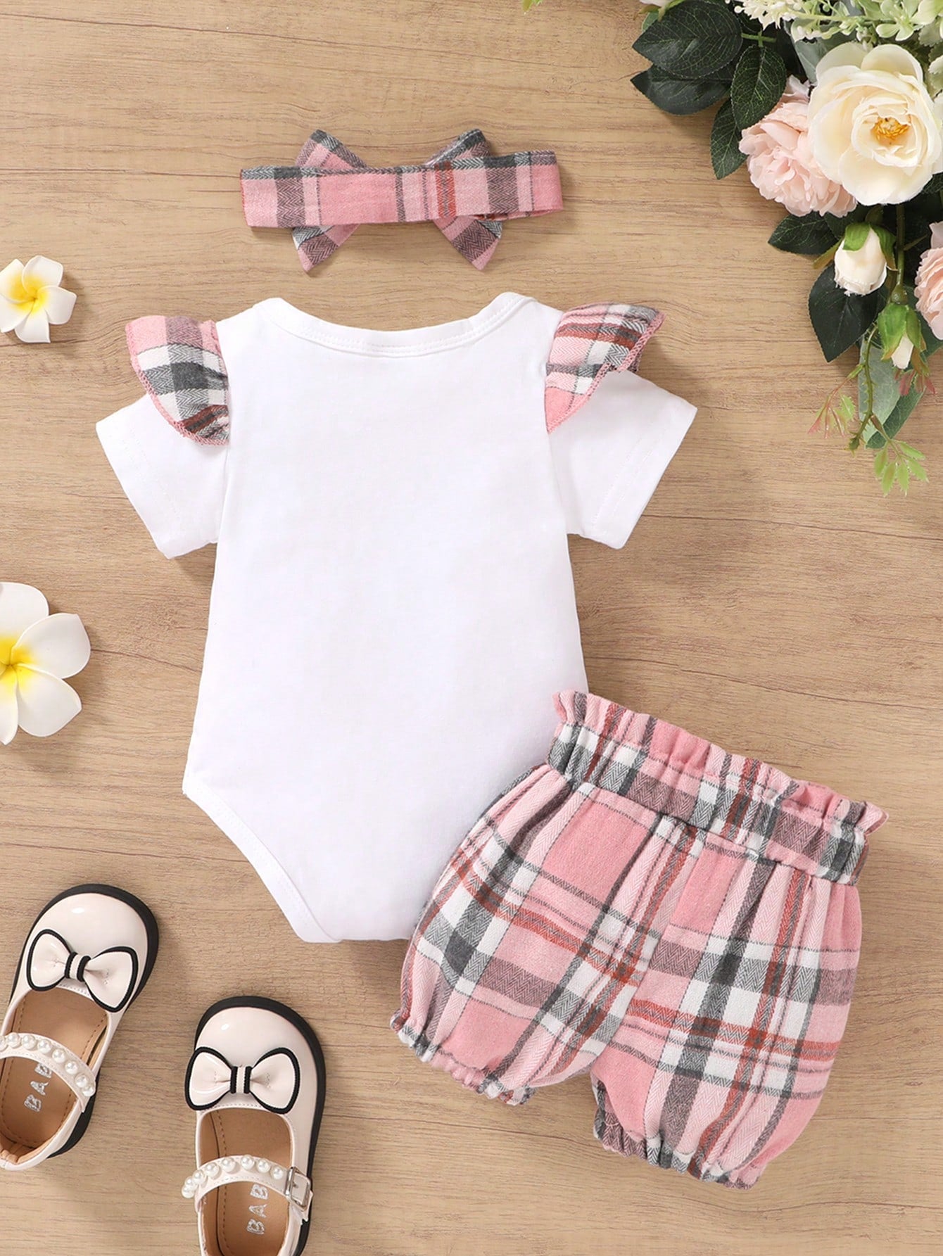 3pcs/Set Casual Sweet Elegant Cute Baby Girl Outfit Set, Soft & Comfortable, Cartoon Bear Embroidery Ruffled Romper And Plaid Sports Shorts With Headband