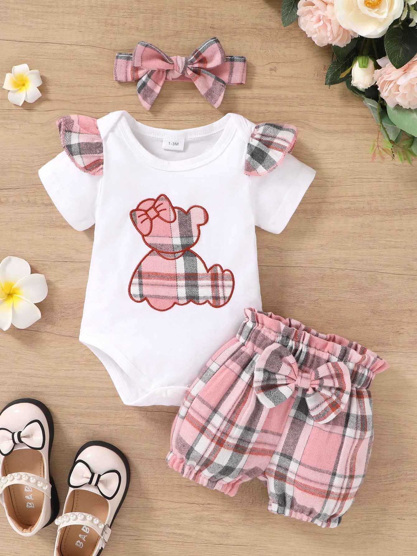 3pcs/Set Casual Sweet Elegant Cute Baby Girl Outfit Set, Soft & Comfortable, Cartoon Bear Embroidery Ruffled Romper And Plaid Sports Shorts With Headband
