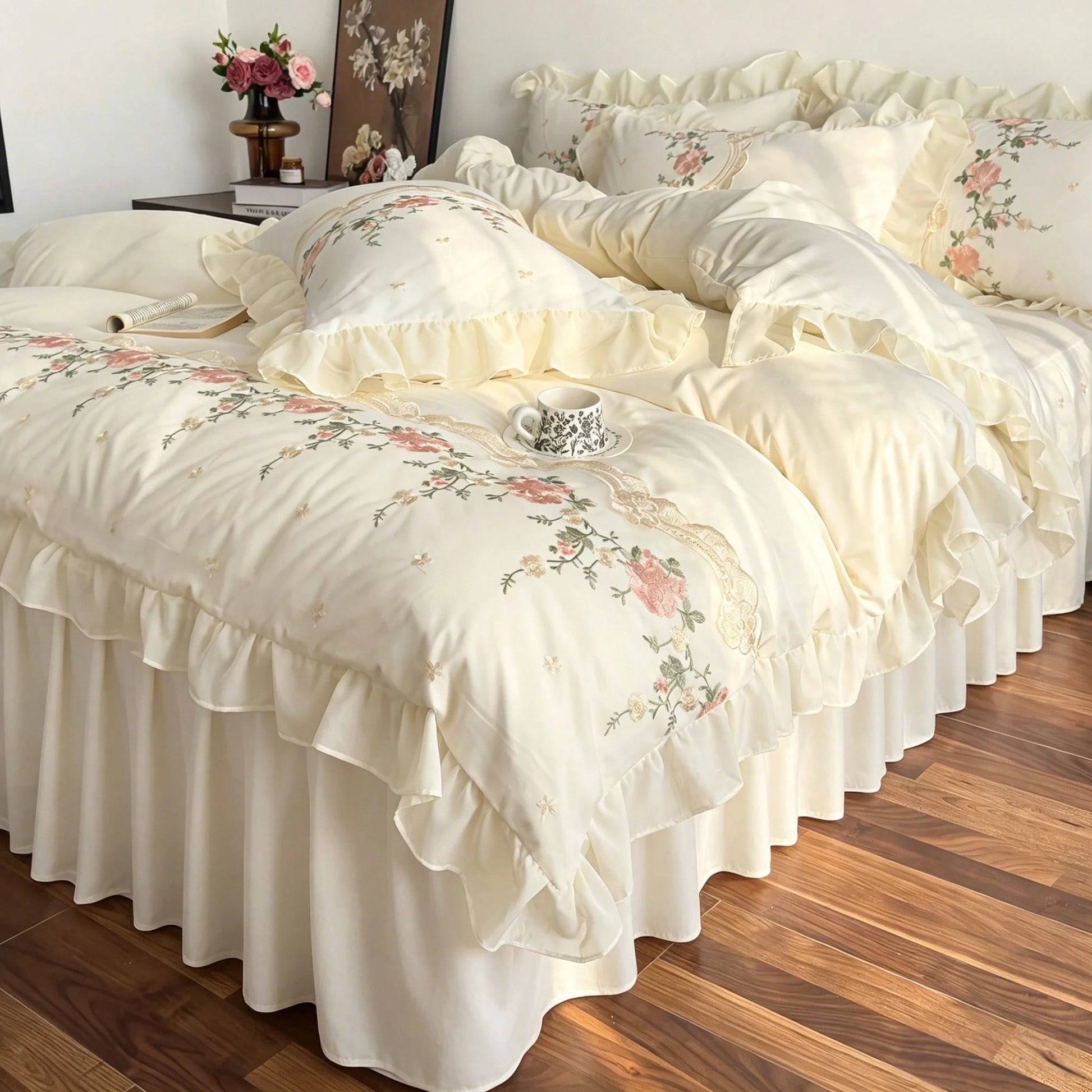 3pcs Skin-Friendly Soft Comfortable Off-White Floral Embroidery Lace Ruffle Craft Duvet Cover Set (1*Duvet Cover+2*Pillowcases, No Inserts), French Country Style, Feminine Style, Girly Style, Suitable