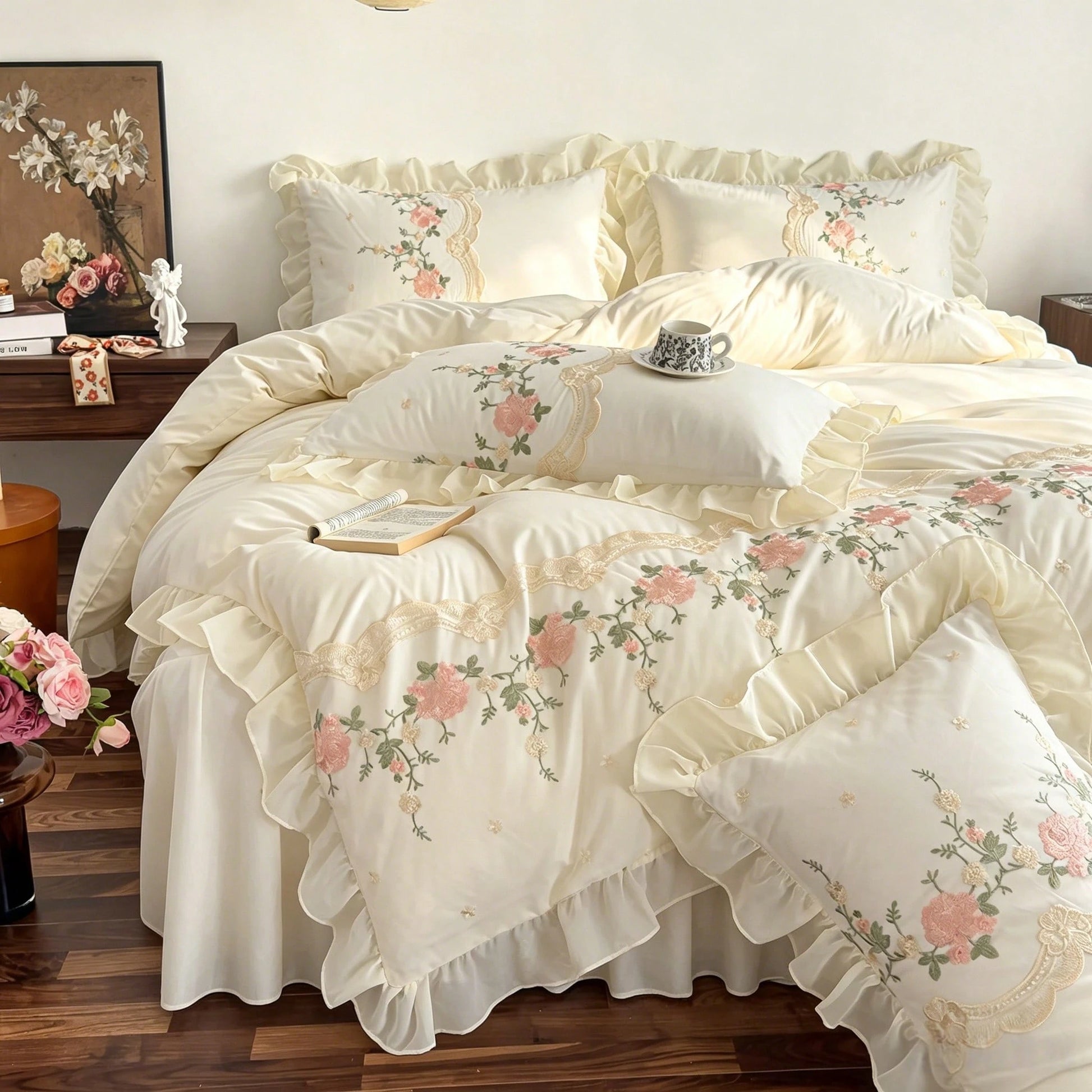 3pcs Skin-Friendly Soft Comfortable Off-White Floral Embroidery Lace Ruffle Craft Duvet Cover Set (1*Duvet Cover+2*Pillowcases, No Inserts), French Country Style, Feminine Style, Girly Style, Suitable