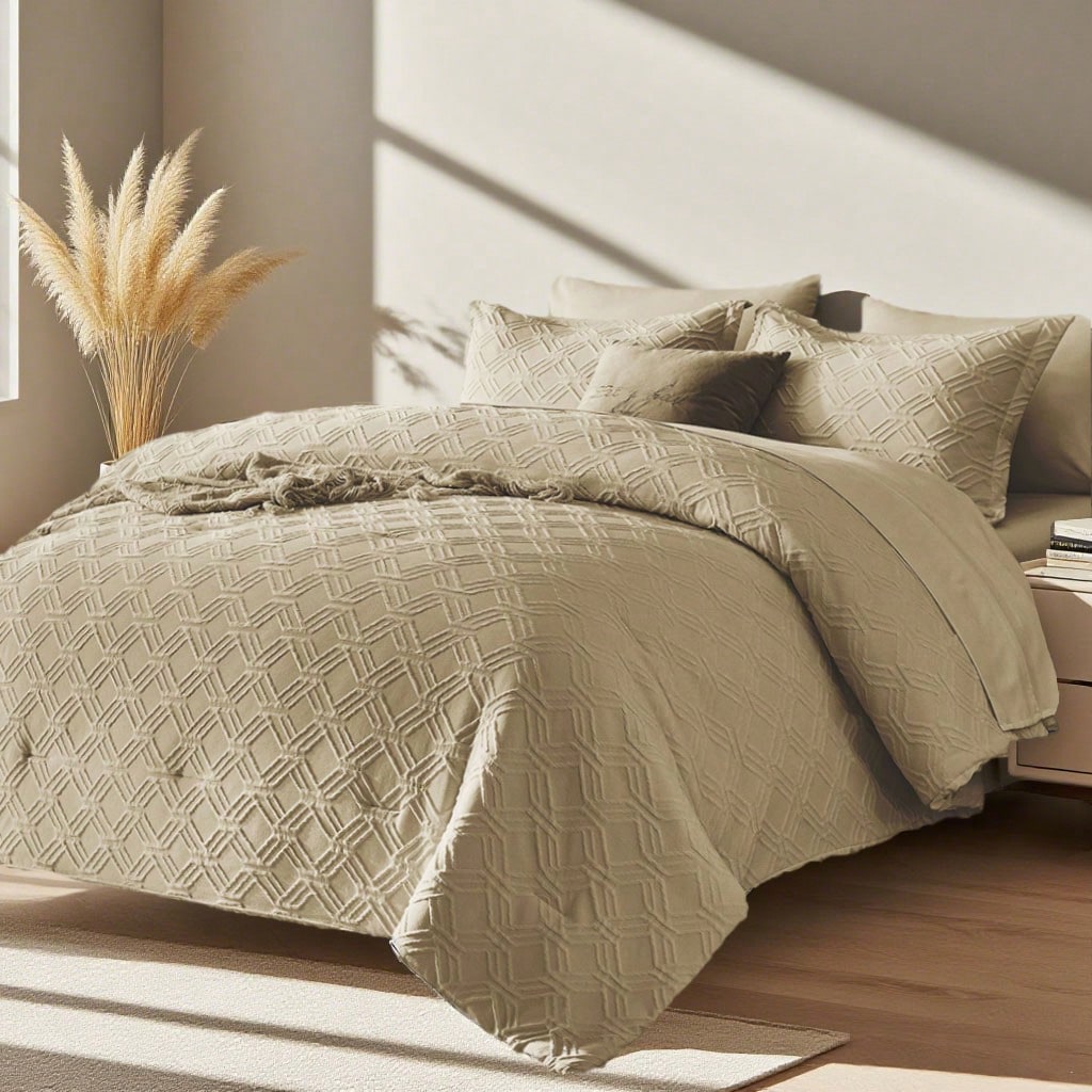 7pcs Simple And Stylish Embossed Comforter Sets Queen, 100% Polyester Lightweight Comfortable Summer Bedding Set, Super Soft And Breathable, Include 1 Comforter+1 Flat Sheet+1 Fitted Sheet+2 Pillowcas