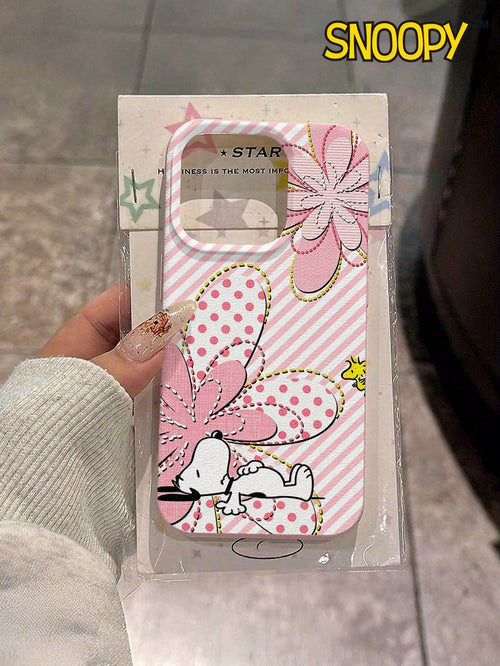 A Cute Cartoon Pink Snoopy Leather-Textured Phone Case, Suitable For Apple IPhone17 Pro Max/16 Pro Max/12 Pro/13/14 Plus/15 Pro Max/16 Pro Max And 11/13 Pro Models. The Simulated Leather Texture Provi