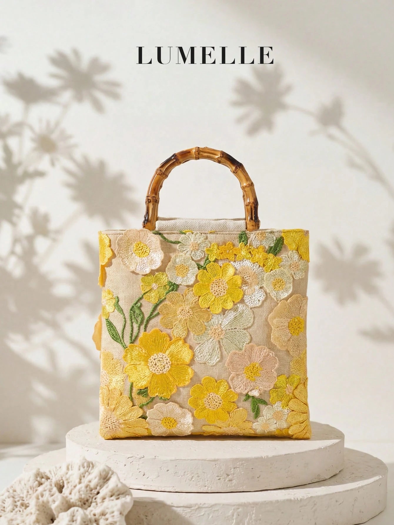 A Summer Style Beige Canvas Tote Bag With Bamboo Handle. This Women's Handbag Combines Linen And Mesh Fabric, Decorated With Exquisite 3D Floral Embroidery, Creating A Bohemian Vibe. It Is The Perfect
