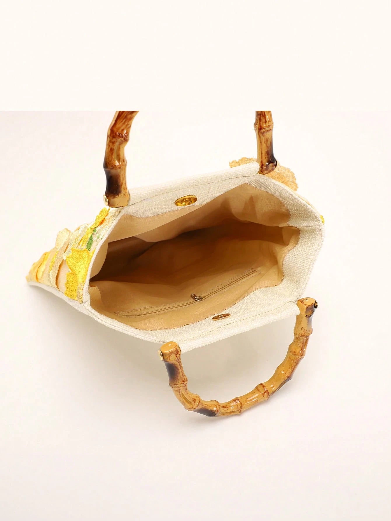 A Summer Style Beige Canvas Tote Bag With Bamboo Handle. This Women's Handbag Combines Linen And Mesh Fabric, Decorated With Exquisite 3D Floral Embroidery, Creating A Bohemian Vibe. It Is The Perfect