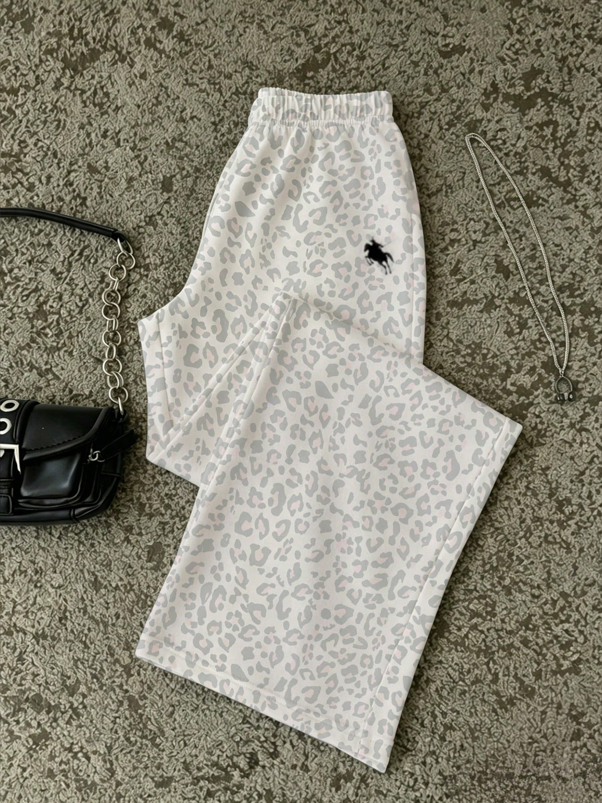 Attitoon Casual Minimalist Daily Versatile Party Airport Y2K Sweatpants, Light Color Leopard Print Pattern Summer Outing Women's Sweatpants