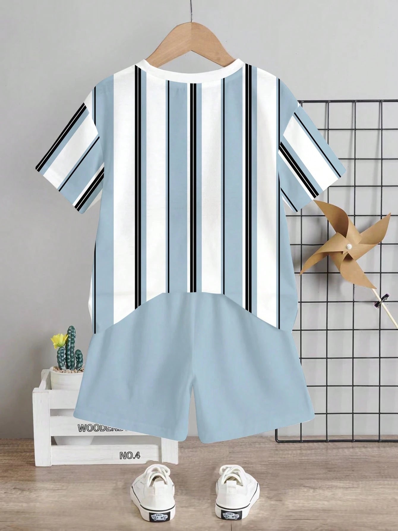 Baby Boy Casual Comfortable Minimalist Round Neck Short Sleeve T-Shirt And Shorts Set, Classic Cool Striped, Color Block, And Palm Tree Logo Printed, Suitable For Spring And Summer