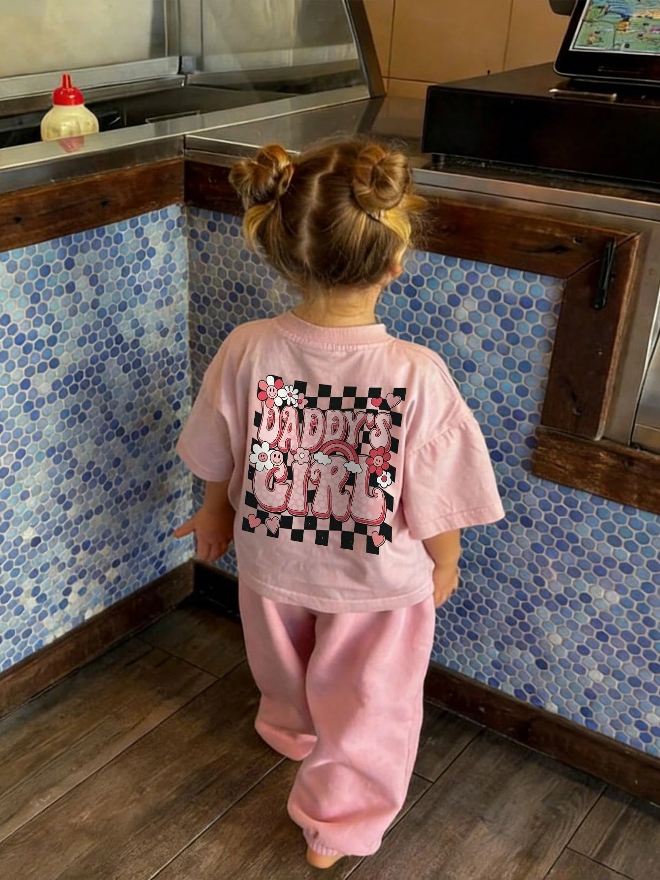 Baby GirlMinimalist Plaid Graffiti & Letter Print Round Neck Short Sleeve Cute Top