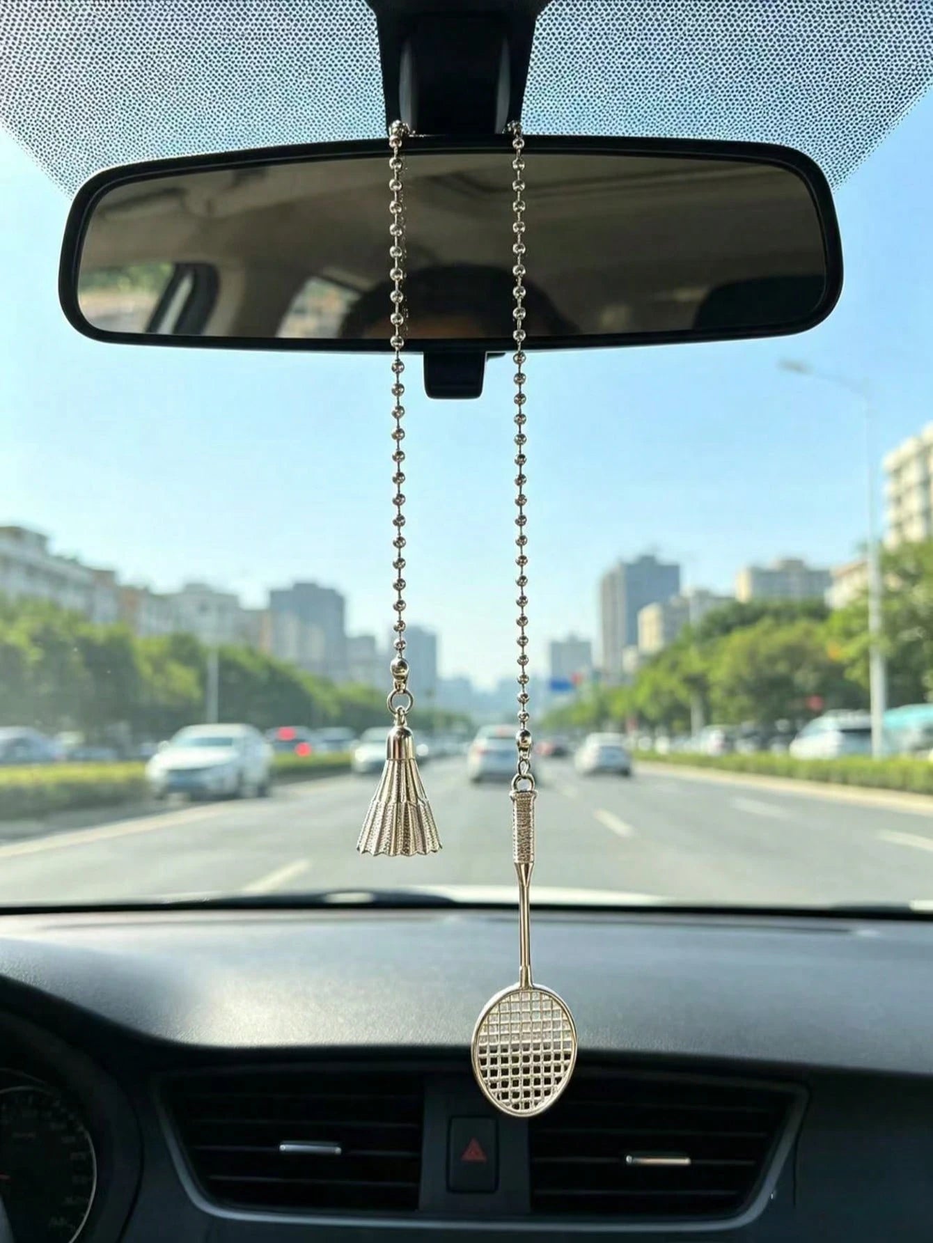Badminton Racket Car Rearview Mirror Hanging Ornament, Silver Metal Badminton Creative Sports Style Car Interior Hanging Decor, Sports Style Badminton Set Car Hanging, Realistic Badminton Racket Metal