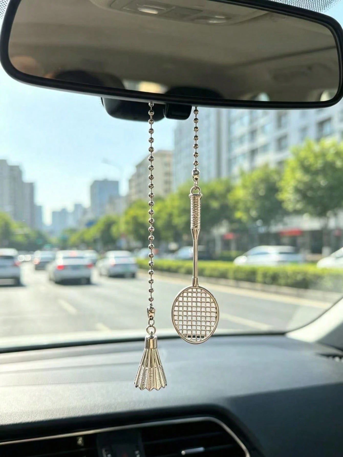 Badminton Racket Car Rearview Mirror Hanging Ornament, Silver Metal Badminton Creative Sports Style Car Interior Hanging Decor, Sports Style Badminton Set Car Hanging, Realistic Badminton Racket Metal
