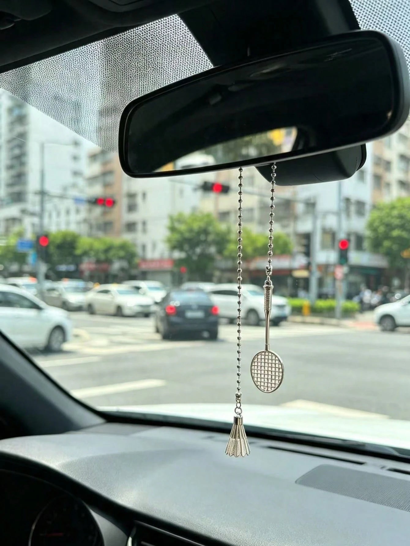 Badminton Racket Car Rearview Mirror Hanging Ornament, Silver Metal Badminton Creative Sports Style Car Interior Hanging Decor, Sports Style Badminton Set Car Hanging, Realistic Badminton Racket Metal