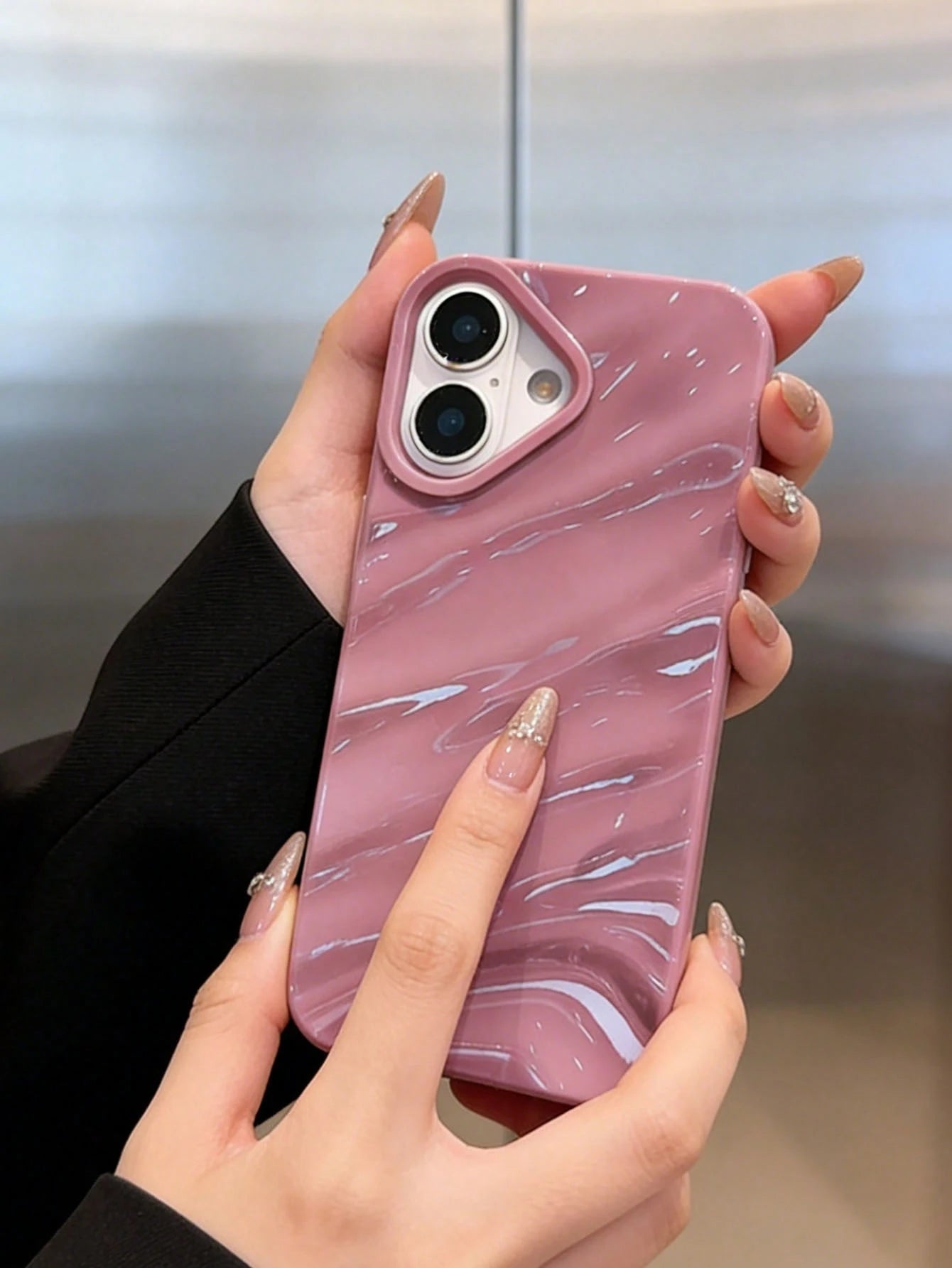 Black Asymmetrical Wave Pattern Wave Ripples 1pc New Glossy Wavy Pattern Soft Protective Phone Case, Compatible With IPhone 17 Pro Max/17/17 Pro/16 Pro Max/16/16 Pro/16 Plus/15 Pro Max/15 Pro/15 Plus