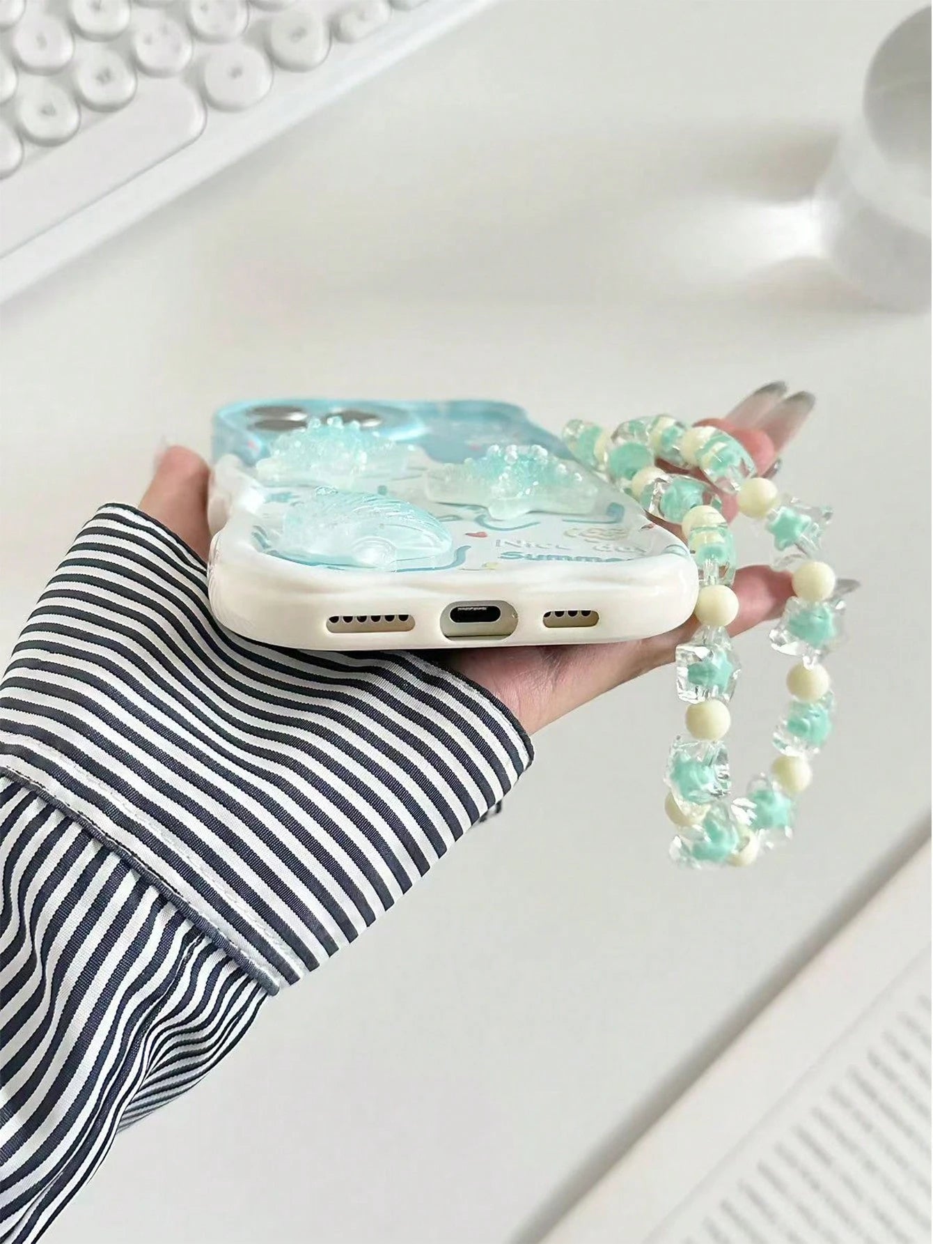 Blue Ocean Elements Novelty Cases Blue Ocean Elements Novelty Cartoon Starfish Handmade Decor Accessories, Beige Color Painted Cream Wavy Pattern Protective Case With Chain, Compatible With Iphone 17