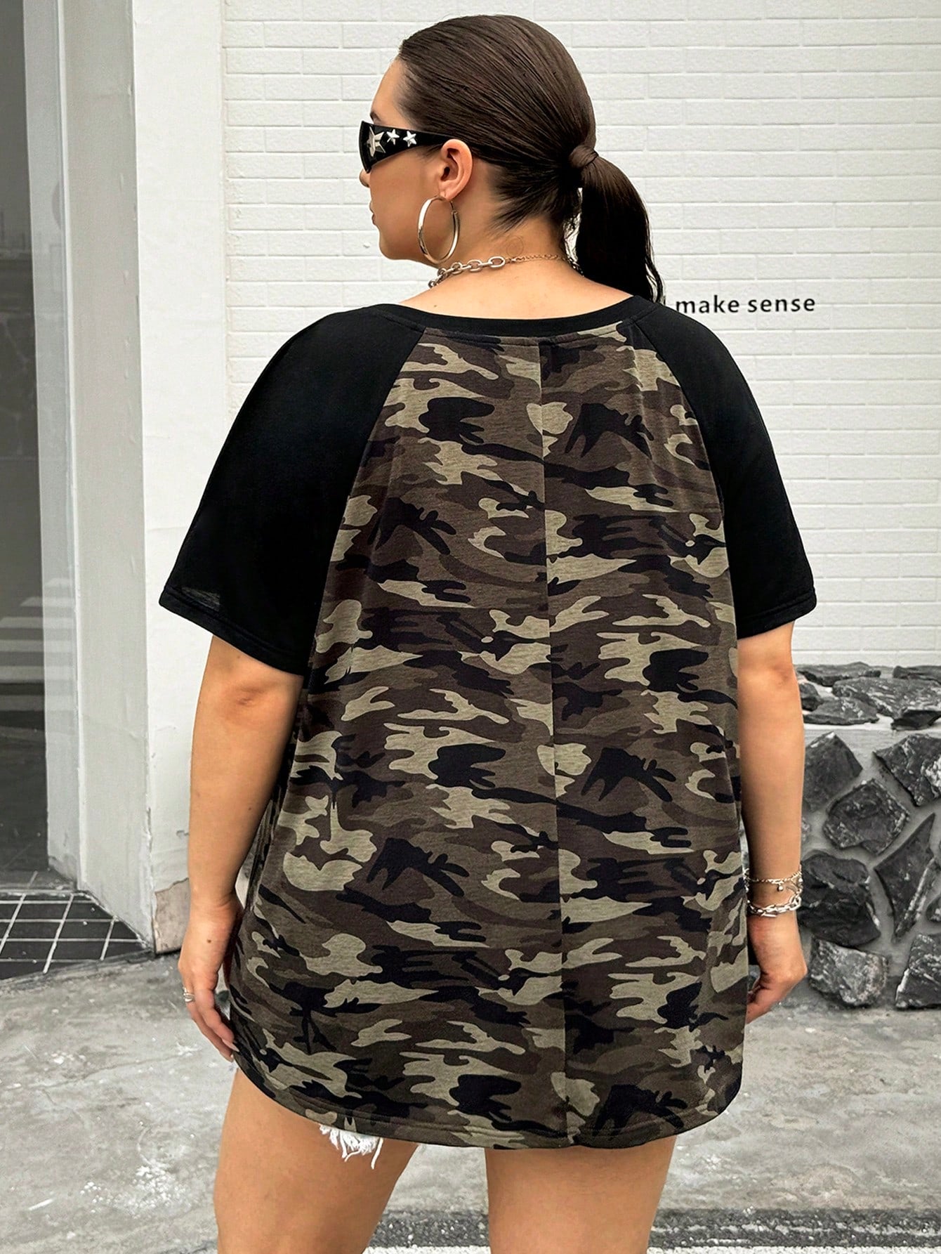 CURVE+ Plus Size Camouflage Print Contrast Sleeve T-Shirt, Suitable For Spring/Summer Vacation