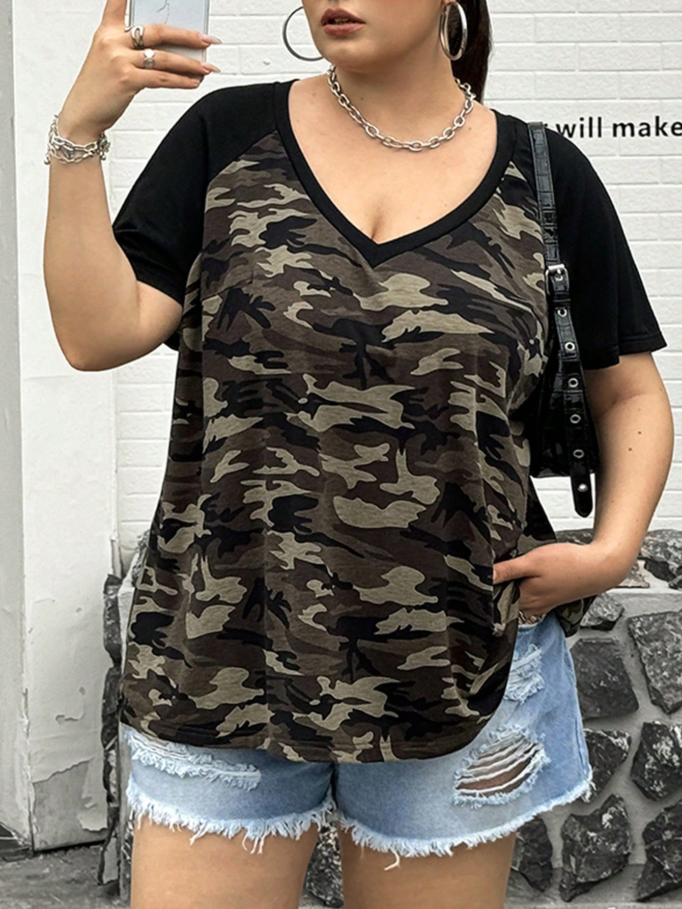 CURVE+ Plus Size Camouflage Print Contrast Sleeve T-Shirt, Suitable For Spring/Summer Vacation