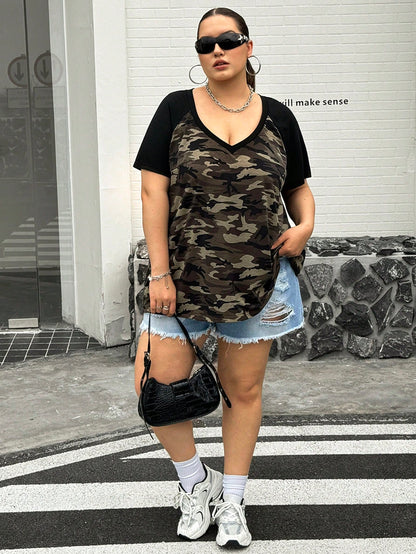 CURVE+ Plus Size Camouflage Print Contrast Sleeve T-Shirt, Suitable For Spring/Summer Vacation