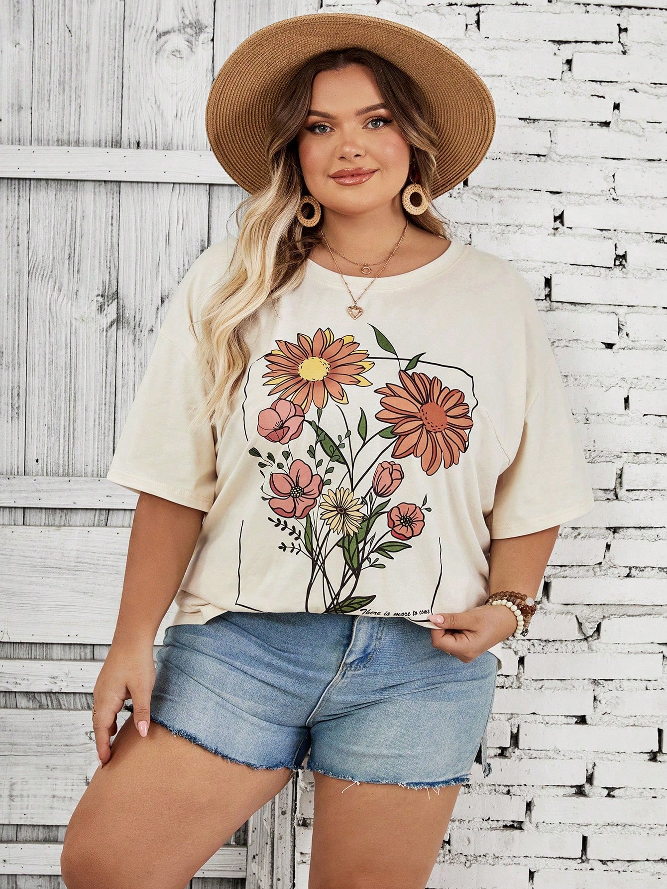 CURVE+ Plus Size Women's Vacation Round Neck Short Sleeved Loose T-Shirt, Pattern Beige Boho Cottage Core Business Casual Trail Ride Office Summer