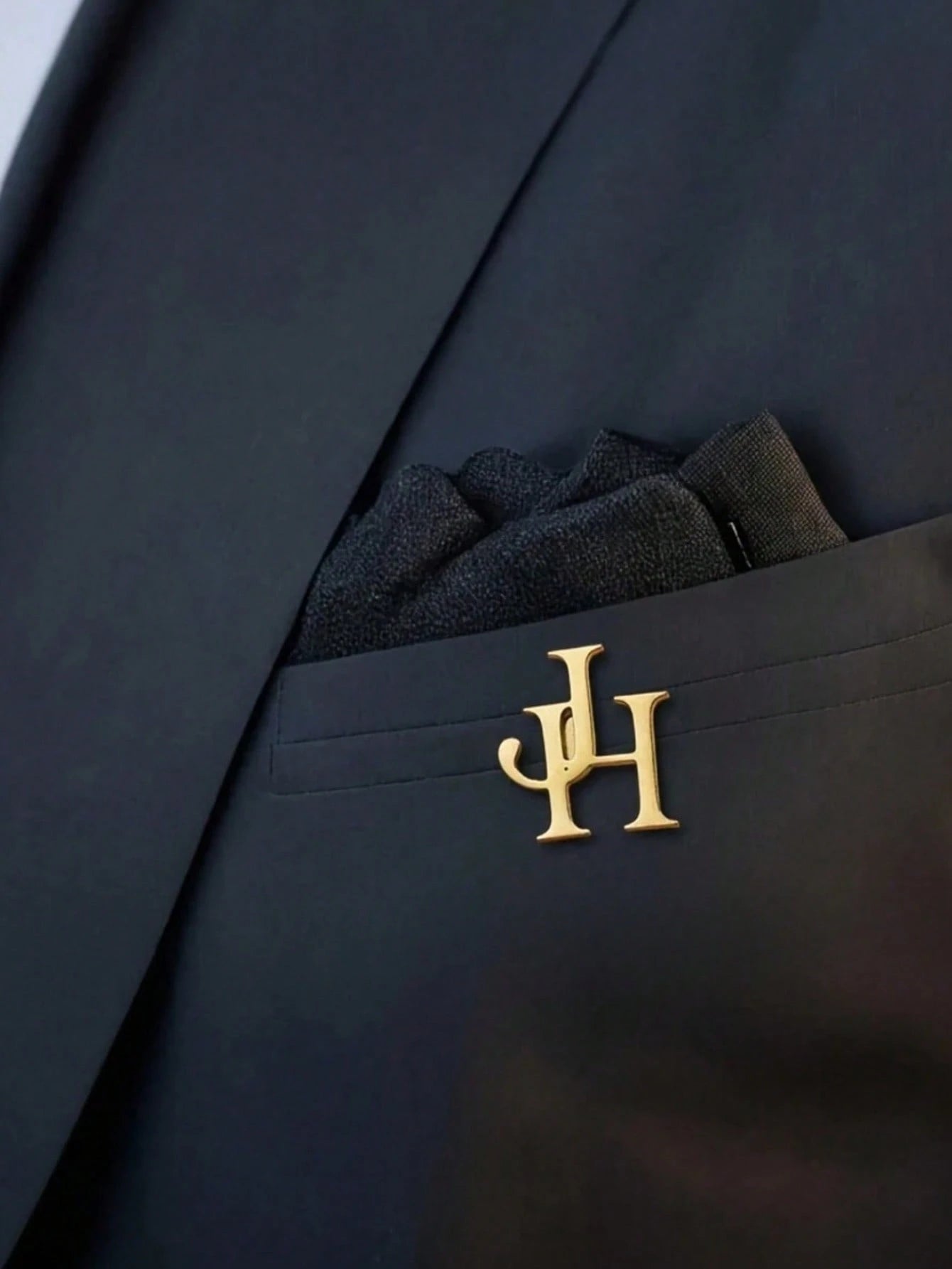 Customized Letter Brooch, Personalized Couple Letter Wedding Brooch, Stainless Steel Lapel Pin For Boy, Groomsman Brooch, Teacher's Day Gift, Fashionable Boy's Accessory, Exquisite And Unique, Father'