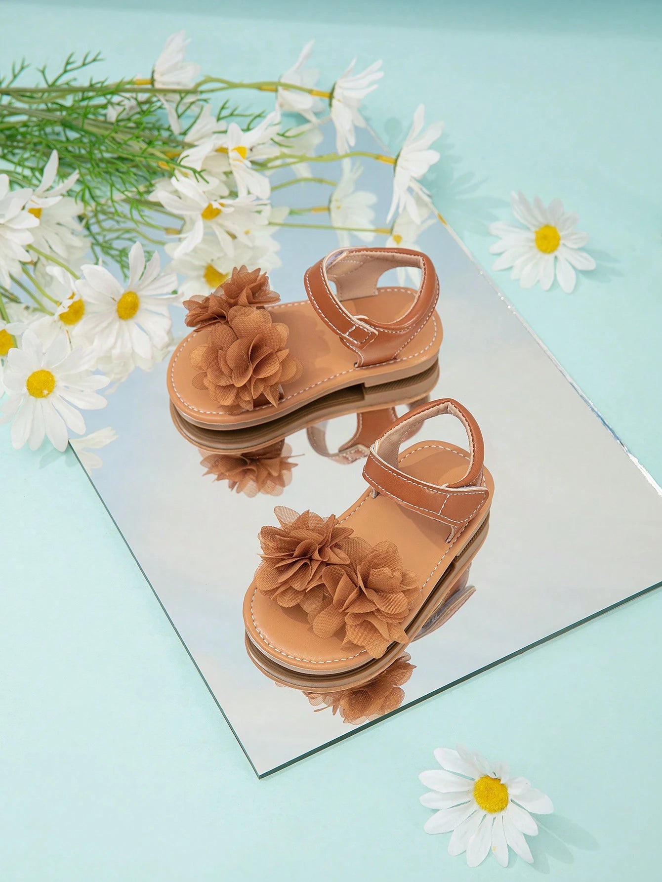 Cute Brown Floral Decorated Sandals For Infants And Toddlers