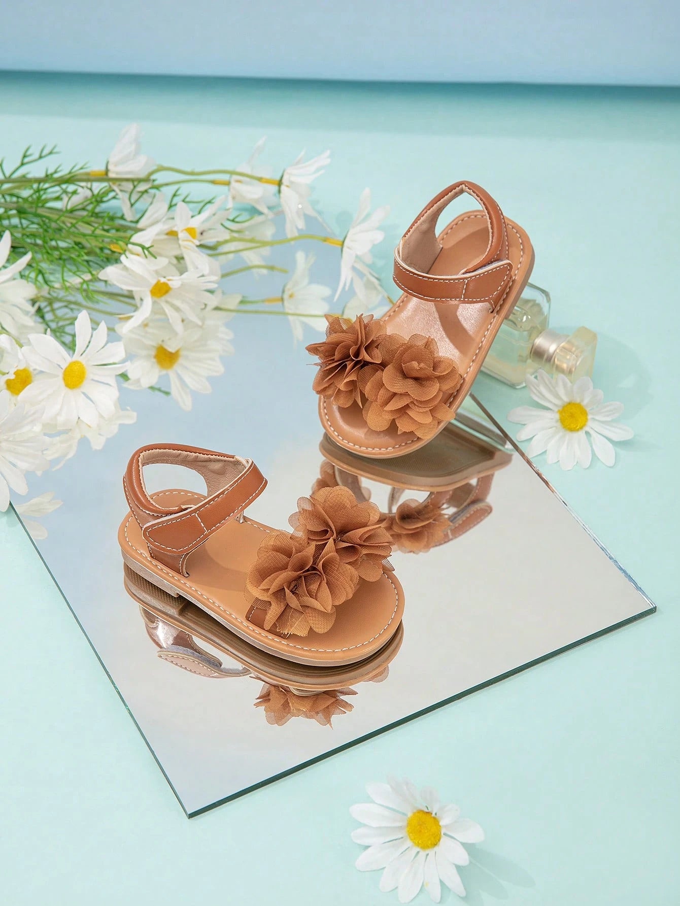 Cute Brown Floral Decorated Sandals For Infants And Toddlers
