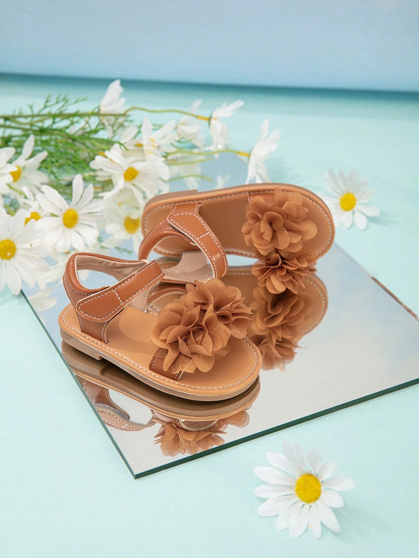 Cute Brown Floral Decorated Sandals For Infants And Toddlers