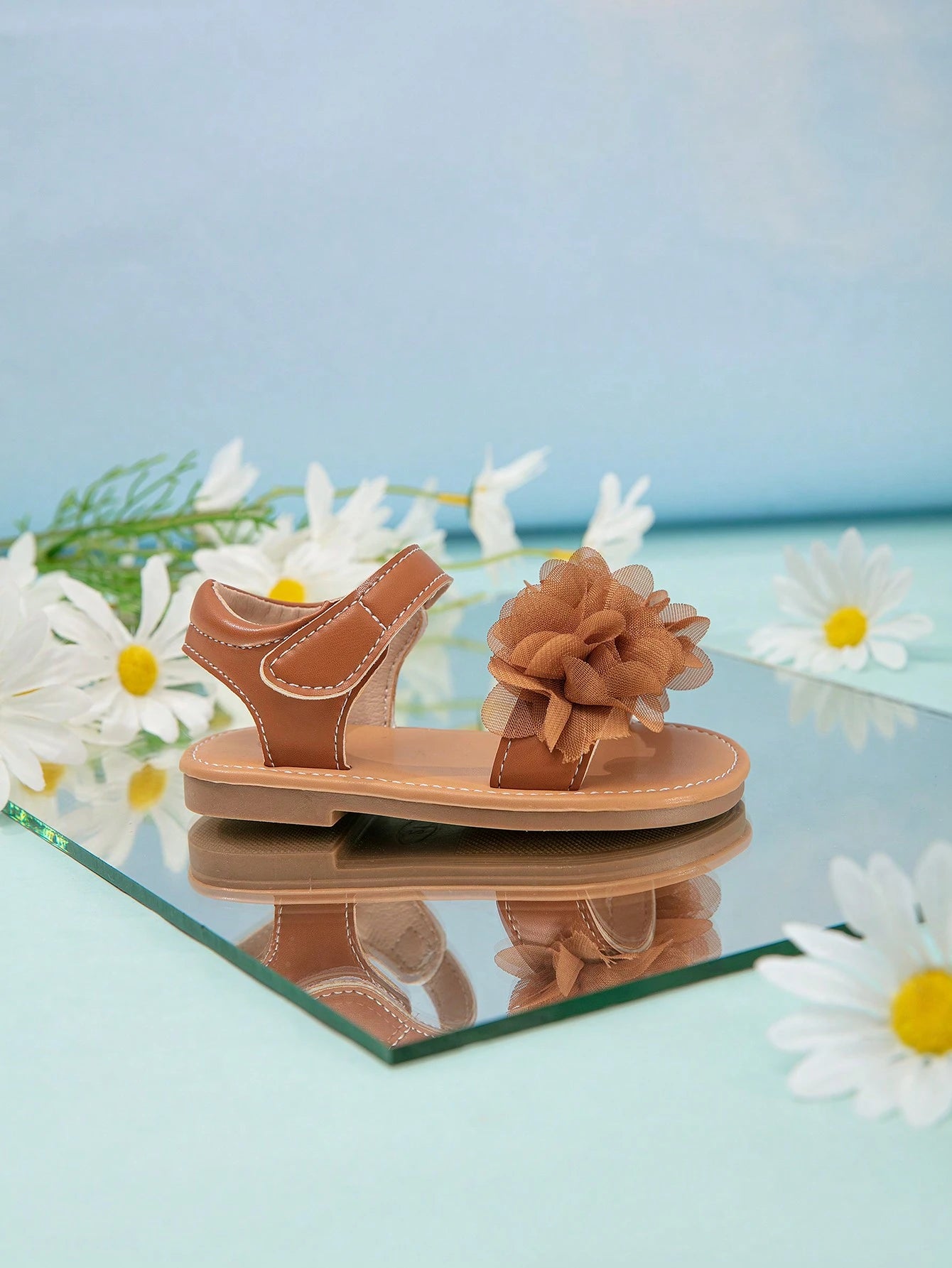 Cute Brown Floral Decorated Sandals For Infants And Toddlers