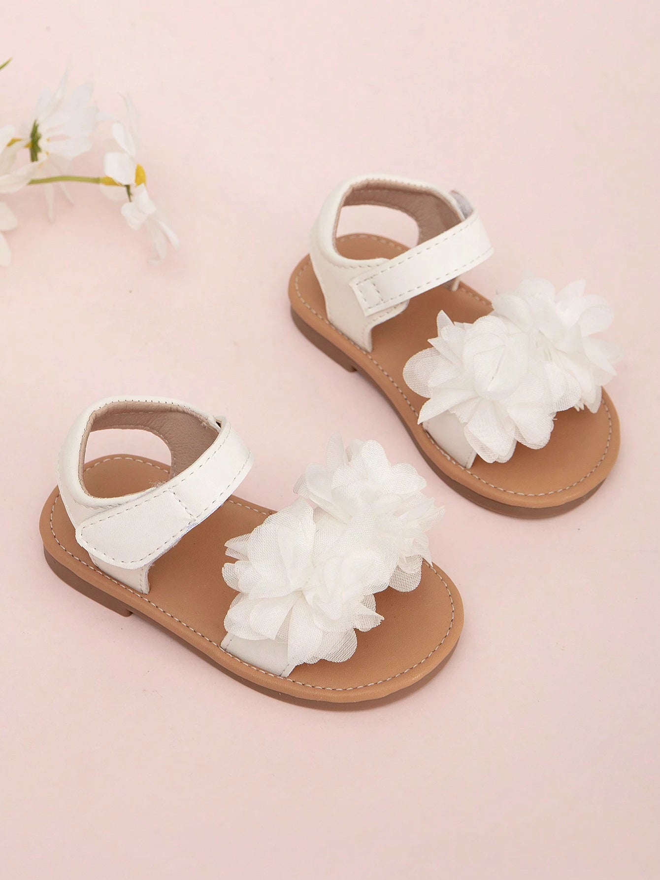 Cute Brown Floral Decorated Sandals For Infants And Toddlers