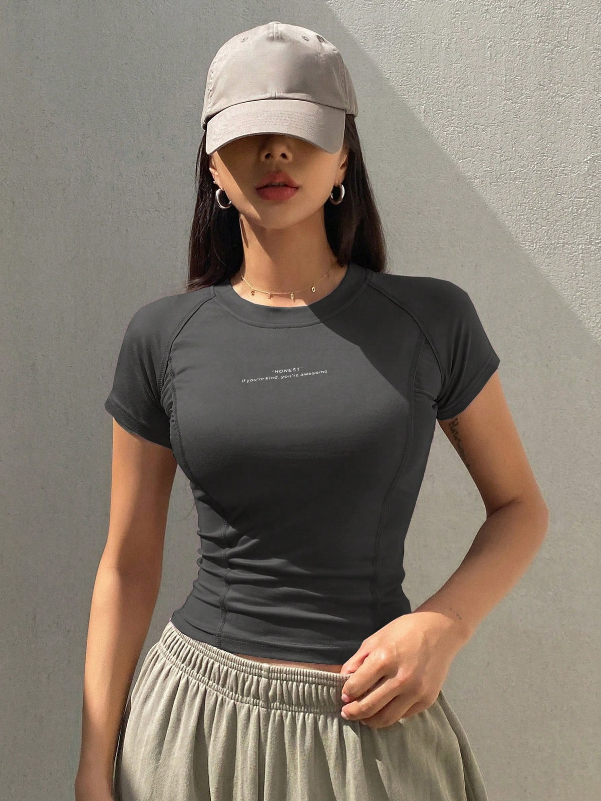 DAZY Summer Ladies' Fashionable Athletic Slim-Fit Short-Sleeved T-Shirt With Letter Print And Raglan Sleeve Design School