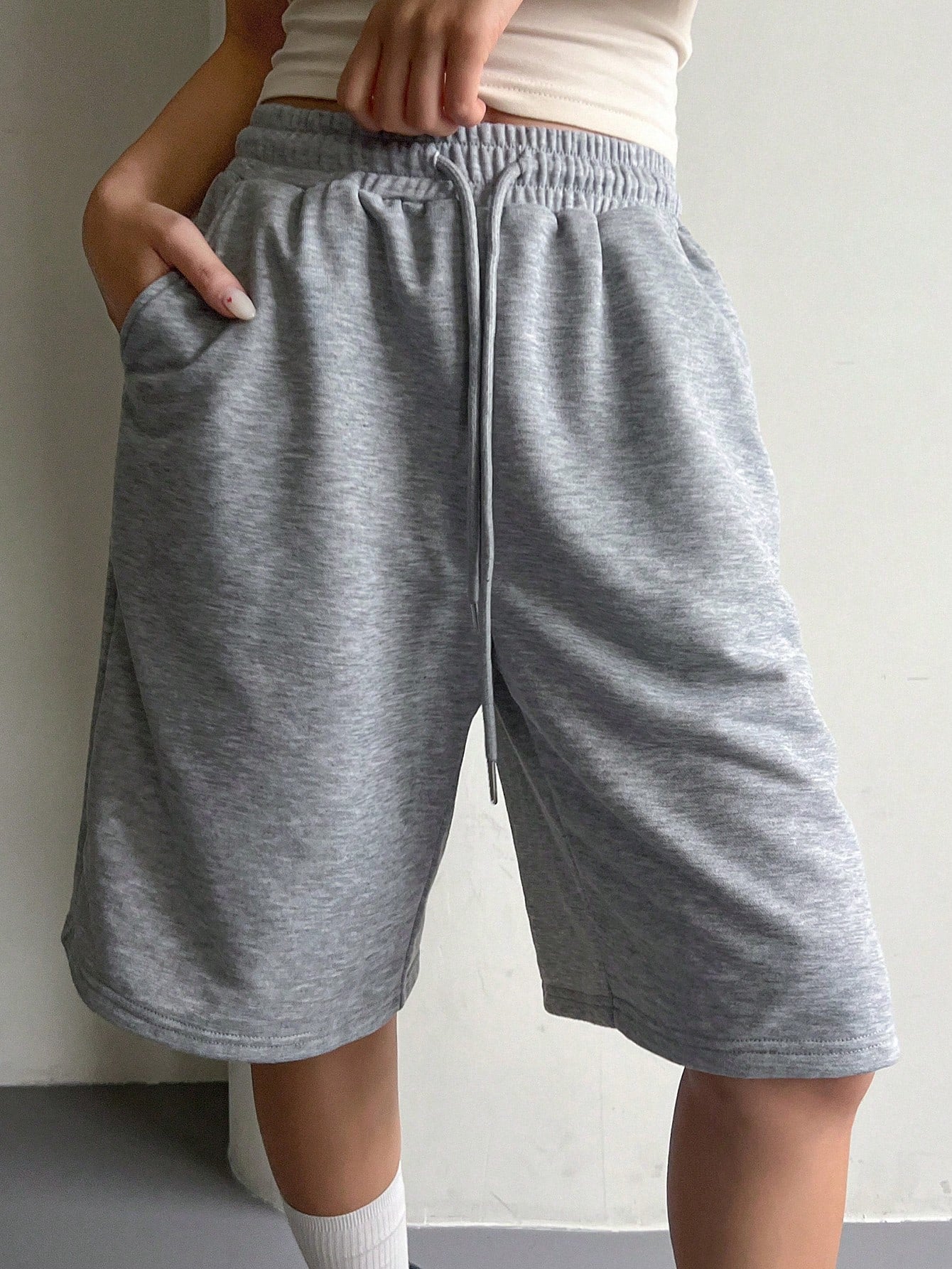 DAZY Women's Solid Color Drawstring Waist Pocket Loose Casual Shorts