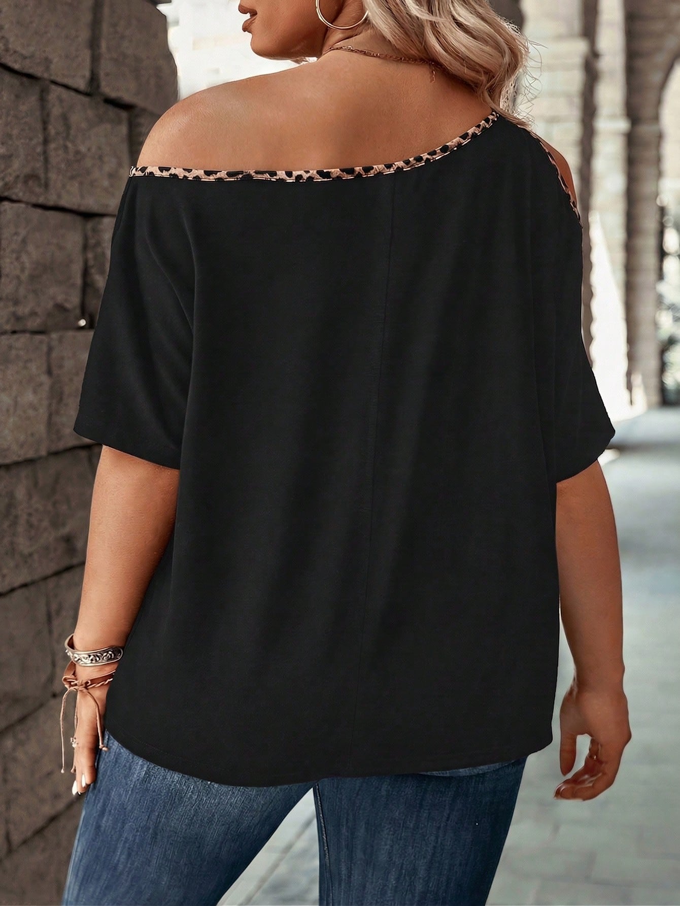 EMERY ROSE Plus Size Cold-Shoulder T-Shirt With Vintage Black & Leopard Print Patchwork Design, Casual & Fashionable