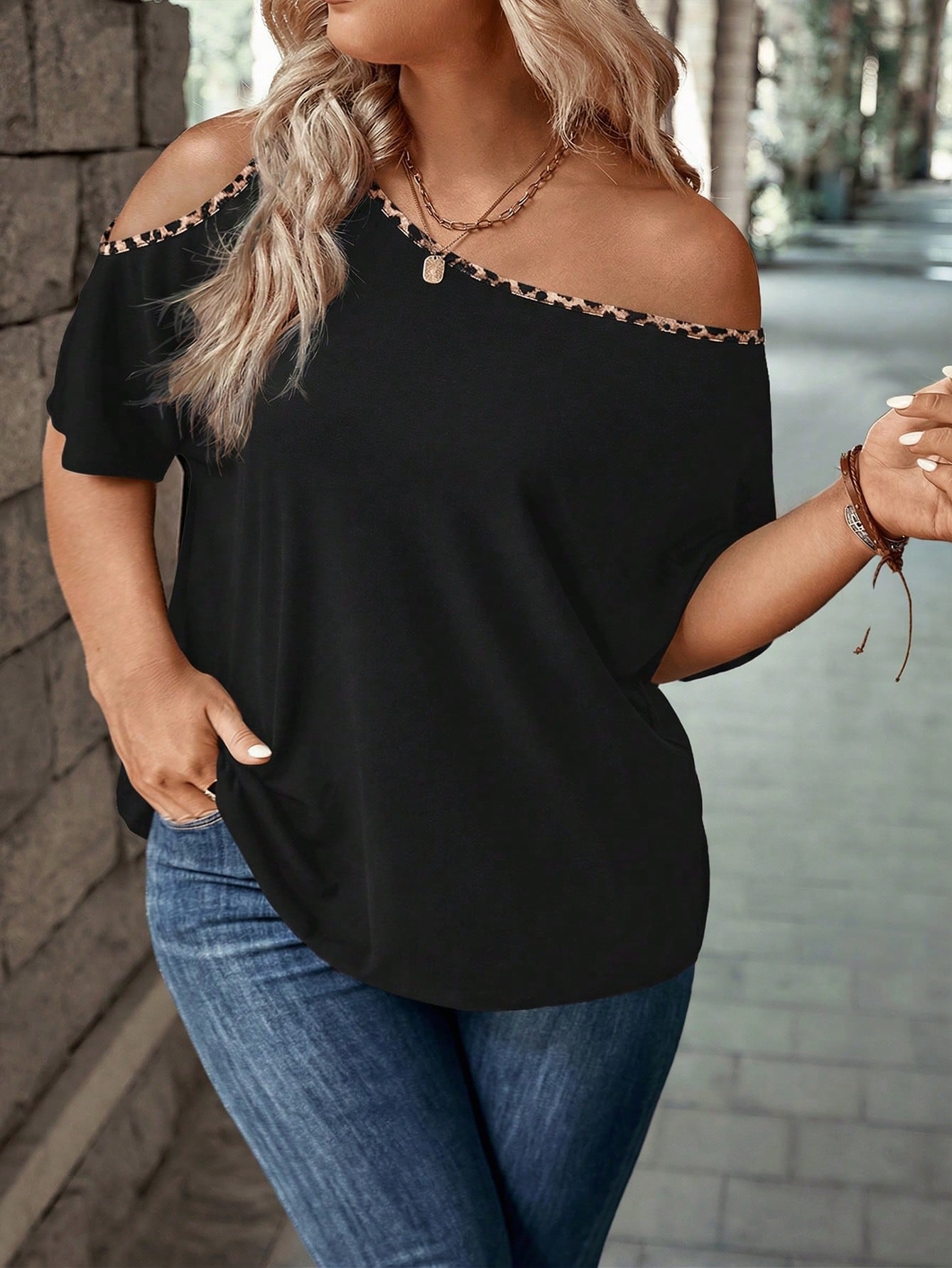 EMERY ROSE Plus Size Cold-Shoulder T-Shirt With Vintage Black & Leopard Print Patchwork Design, Casual & Fashionable