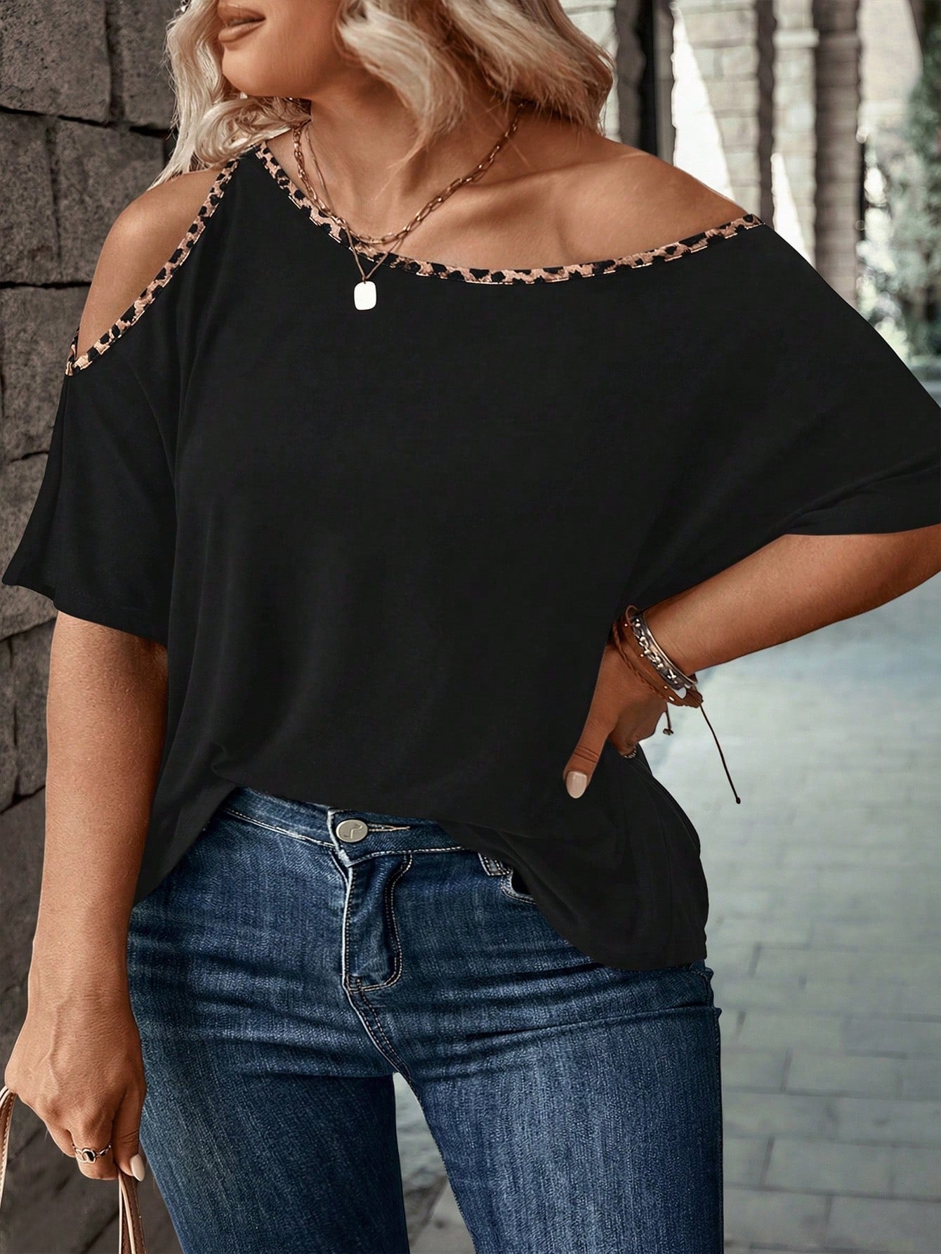 EMERY ROSE Plus Size Cold-Shoulder T-Shirt With Vintage Black & Leopard Print Patchwork Design, Casual & Fashionable