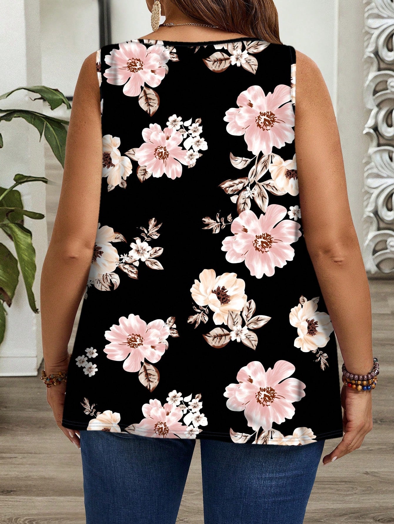 EMERY ROSE Plus Size Women Floral Print Casual Loose Fit Ruched Wide Strap Sleeveless Top, Suitable For Spring & Summer Suitable For Going Out
