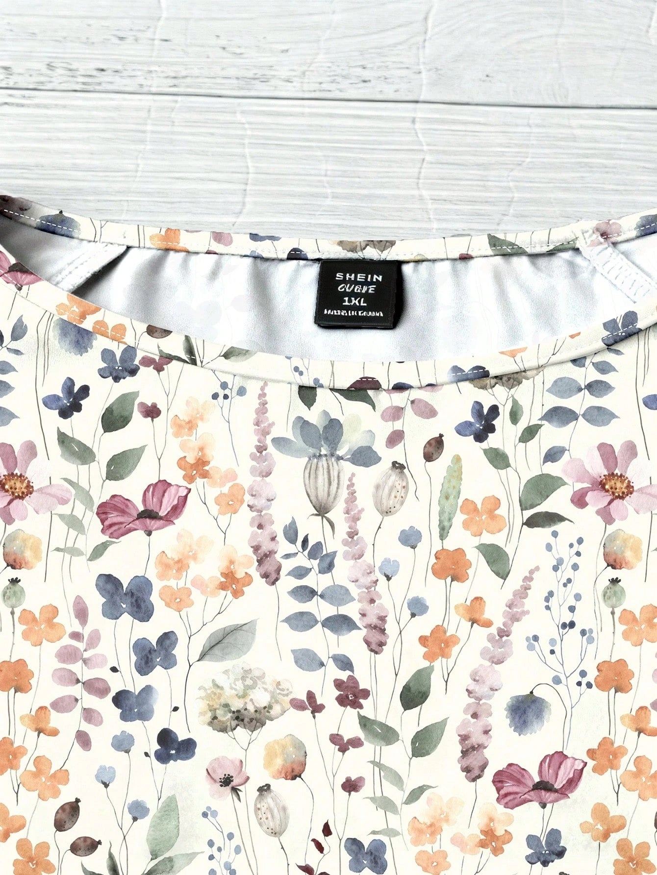 EMERY ROSE Plus Size Women Summer White Round Neck Texture Bubble Wrinkle Full Floral Raglan Sleeve Flowy Shirt Top,Autumn Smart Casual Everyday Boho Cute Blouse