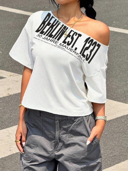 EZwear Women's Berlin Wall Graphic Loose Fit Crew Neck Short Sleeve T-Shirt