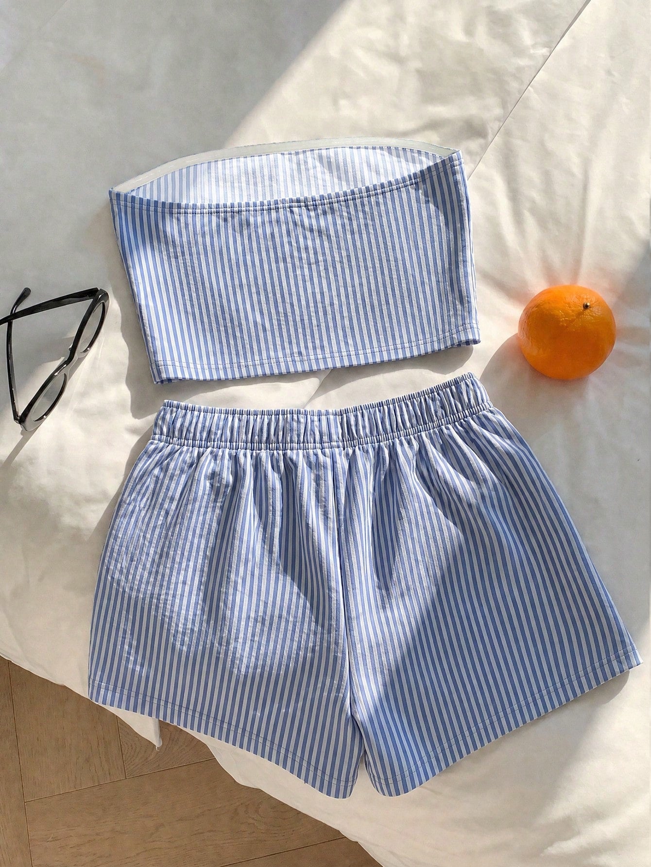 EZwear Women's Blue White Stripe Bandeau Top And Shorts 2-Piece Set,Summer Casual Vacation Holiday Beach Outfit,Minimalist Retro Elegant Commuter Outfit