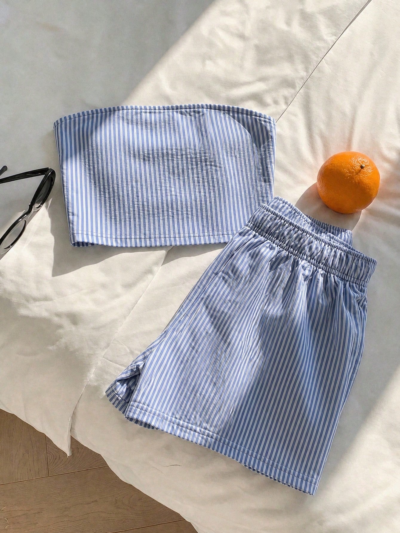 EZwear Women's Blue White Stripe Bandeau Top And Shorts 2-Piece Set,Summer Casual Vacation Holiday Beach Outfit,Minimalist Retro Elegant Commuter Outfit