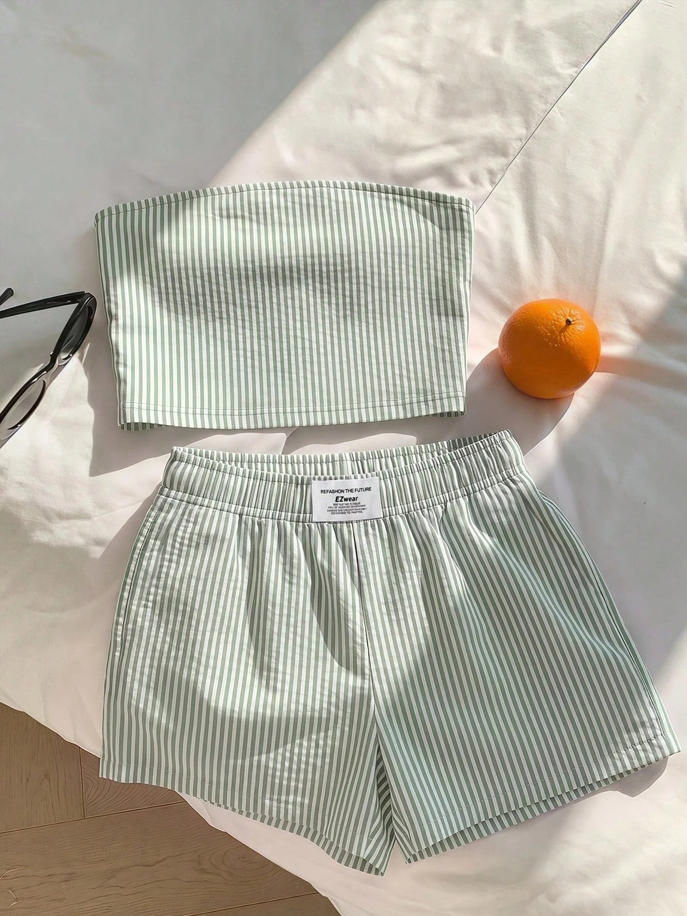 EZwear Women's Blue White Stripe Bandeau Top And Shorts 2-Piece Set,Summer Casual Vacation Holiday Beach Outfit,Minimalist Retro Elegant Commuter Outfit