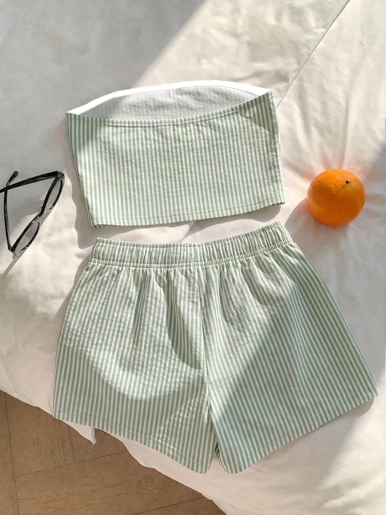 EZwear Women's Blue White Stripe Bandeau Top And Shorts 2-Piece Set,Summer Casual Vacation Holiday Beach Outfit,Minimalist Retro Elegant Commuter Outfit